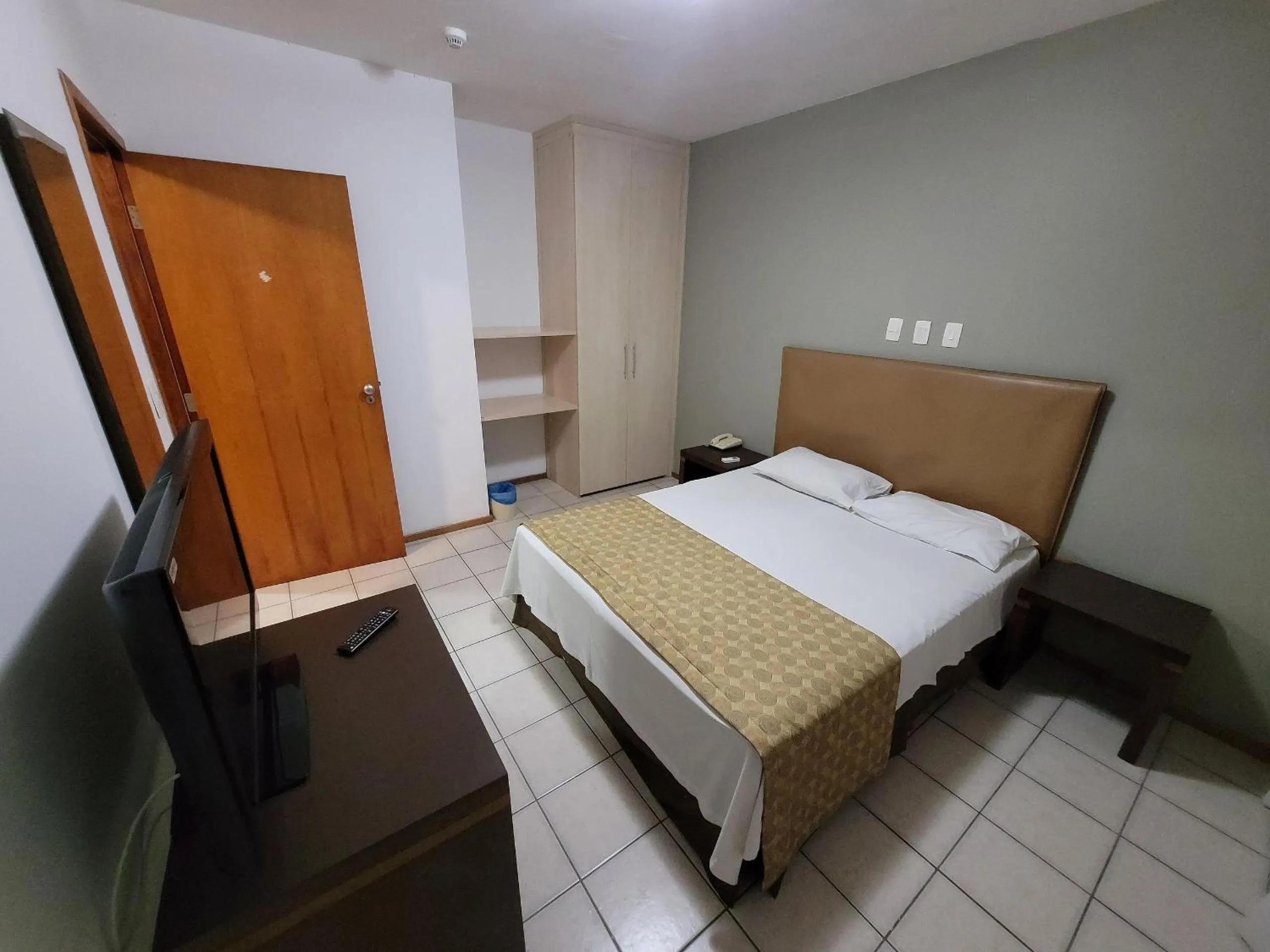 Bedroom, Bed in Flat no Condomínio Metrópolis - Ilha do Leite