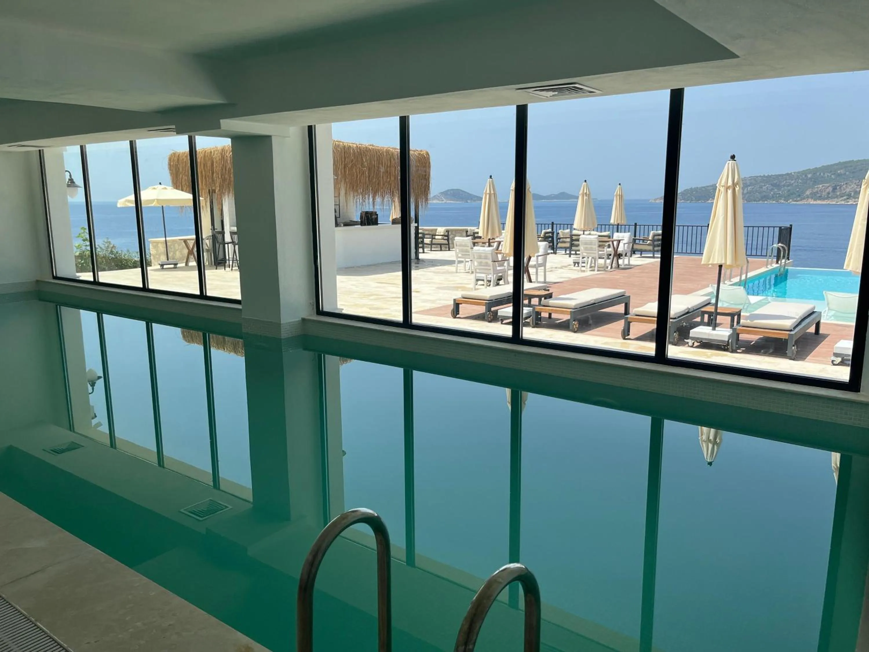 Swimming pool in Lures Hotel