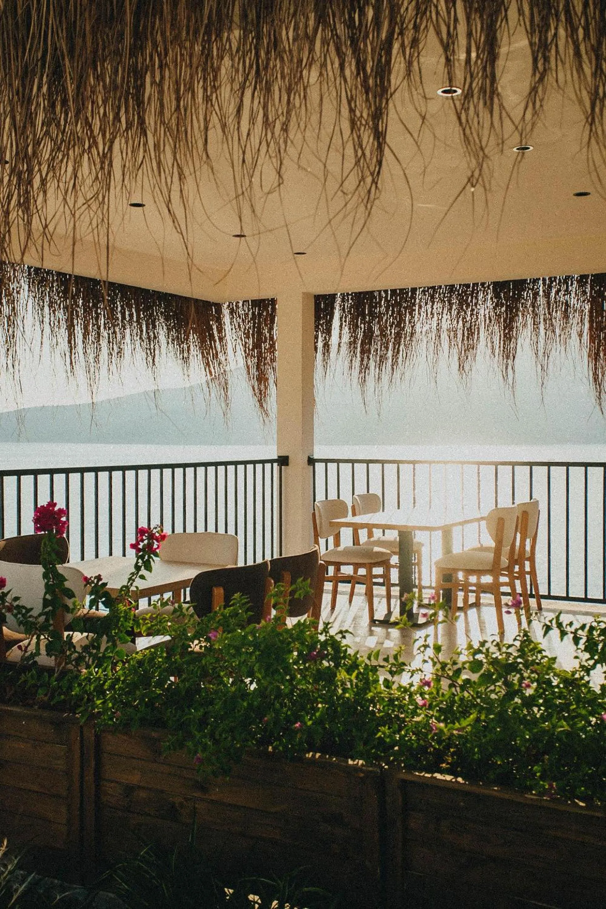 Restaurant/places to eat in Lures Hotel