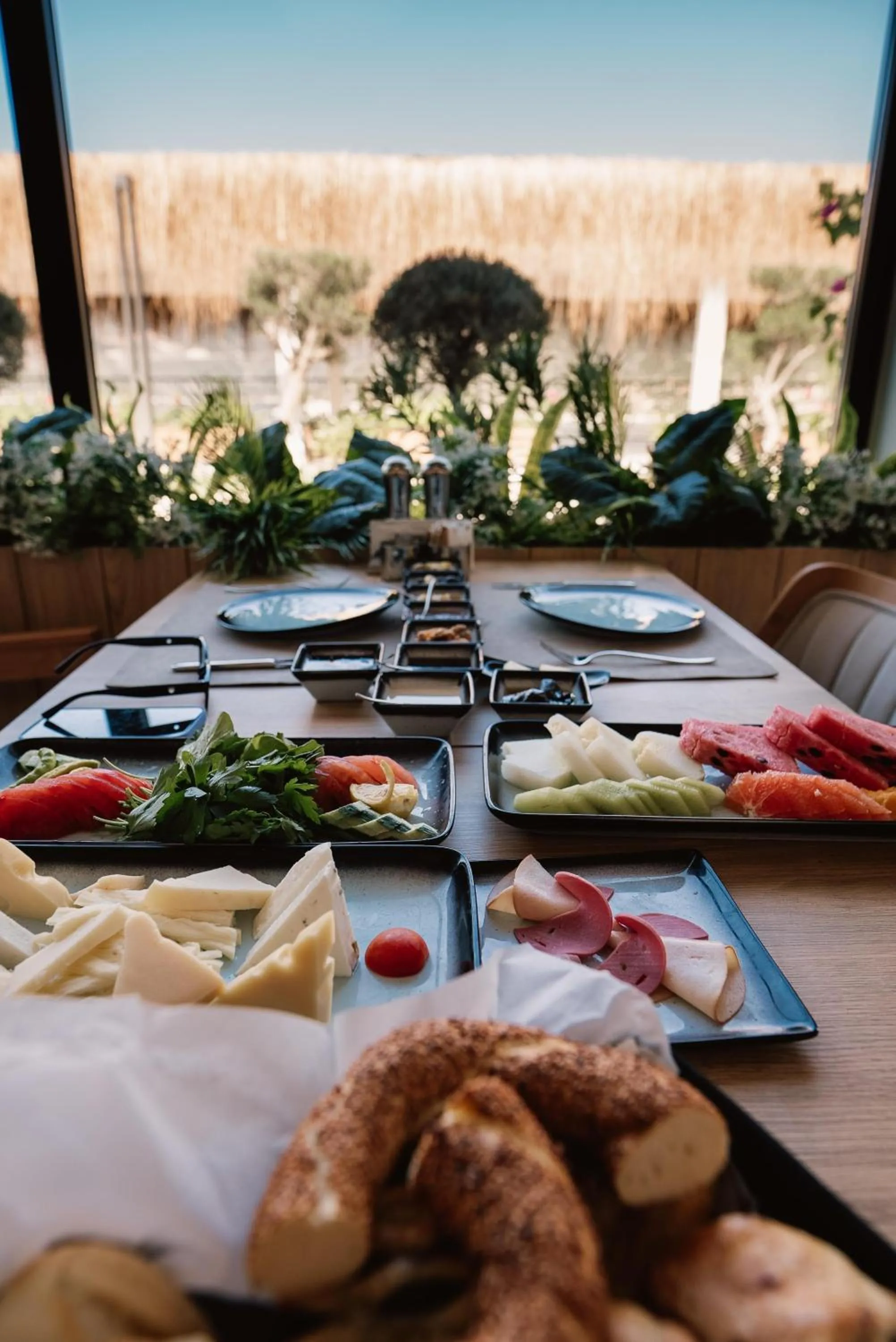 Restaurant/places to eat in Lures Hotel