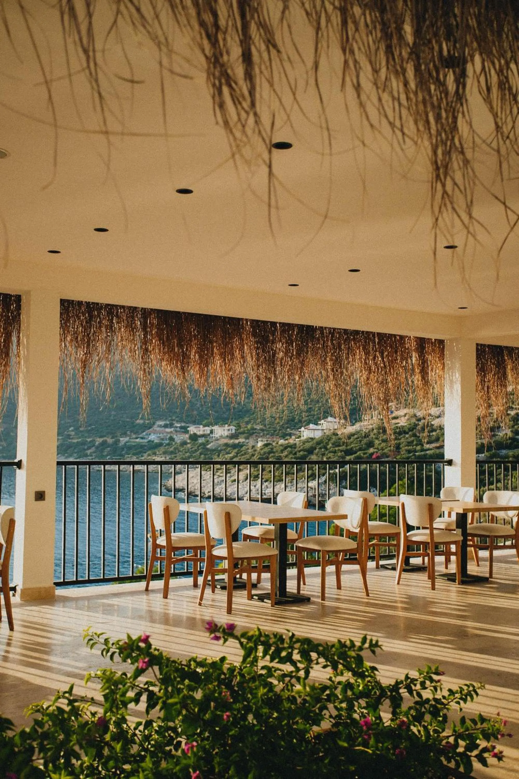 Restaurant/places to eat in Lures Hotel