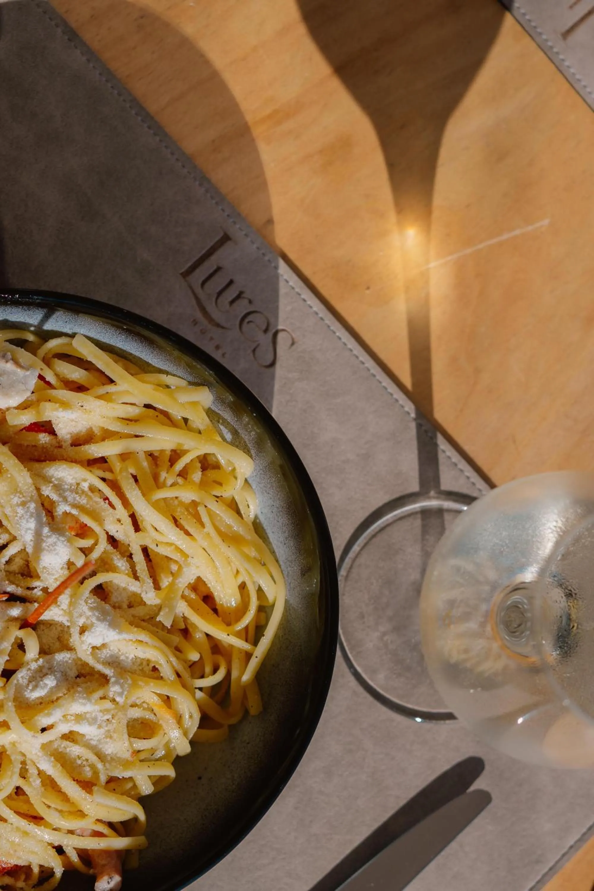 Restaurant/places to eat in Lures Hotel