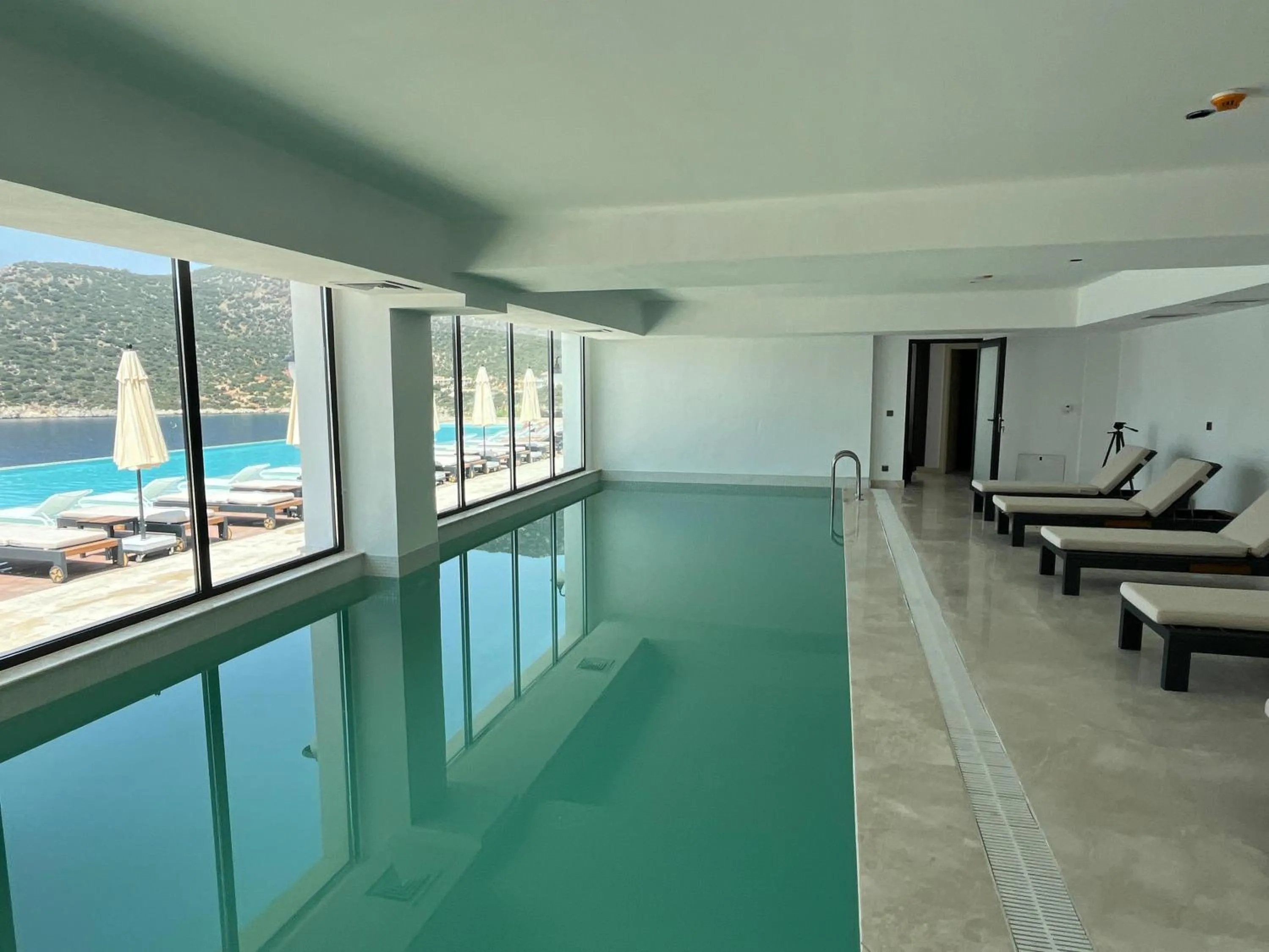 Swimming pool in Lures Hotel