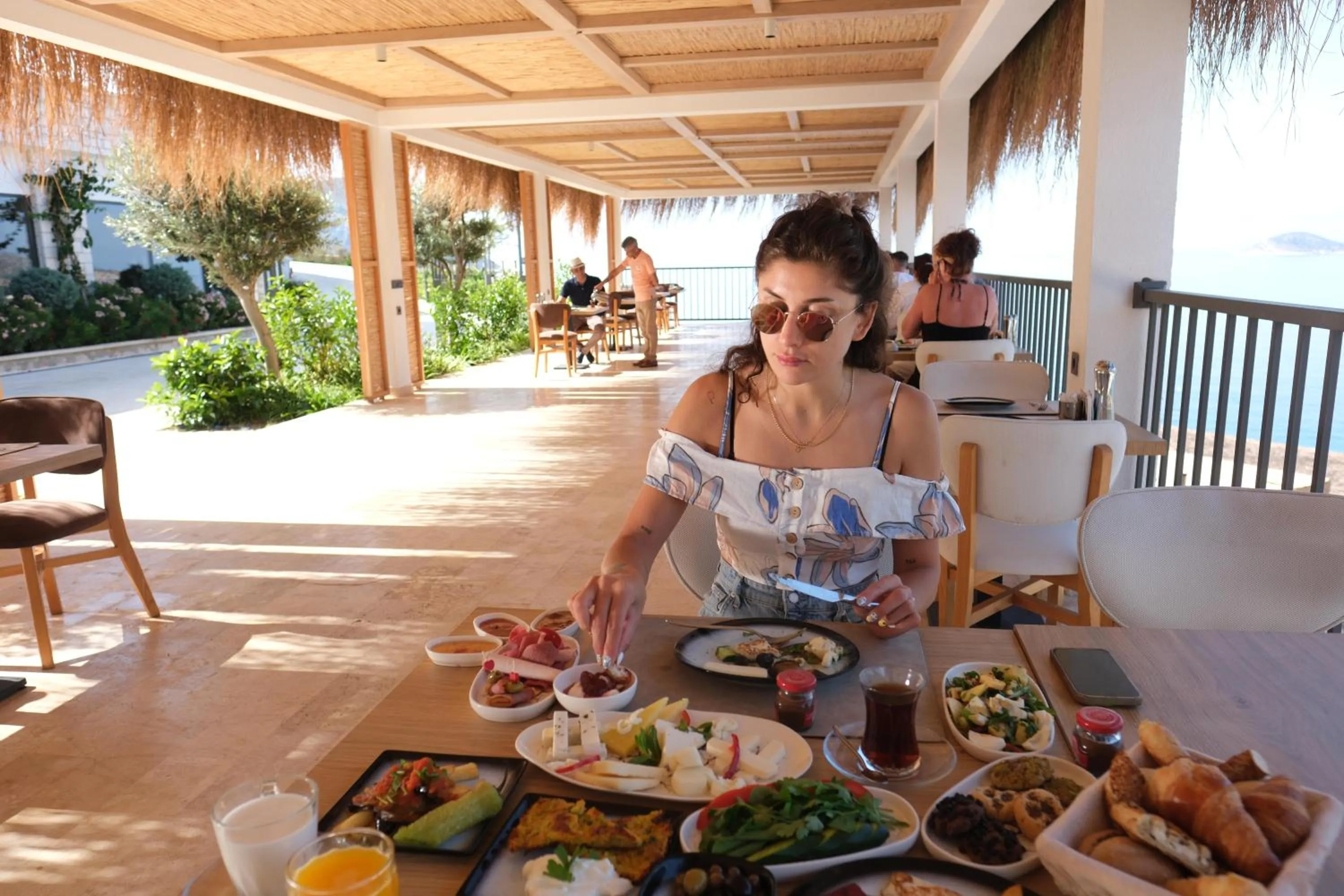 Restaurant/places to eat in Lures Hotel