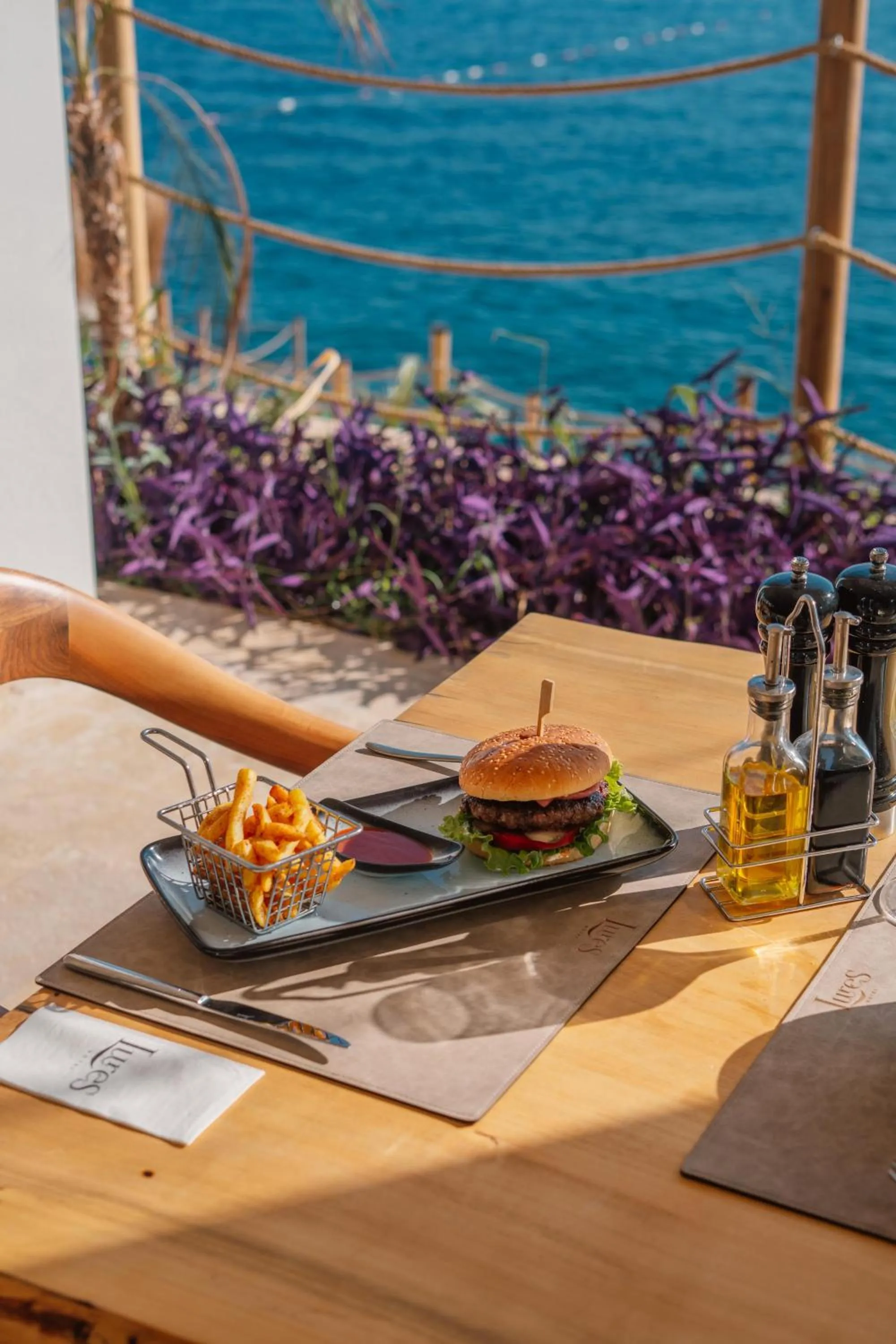 Restaurant/places to eat in Lures Hotel