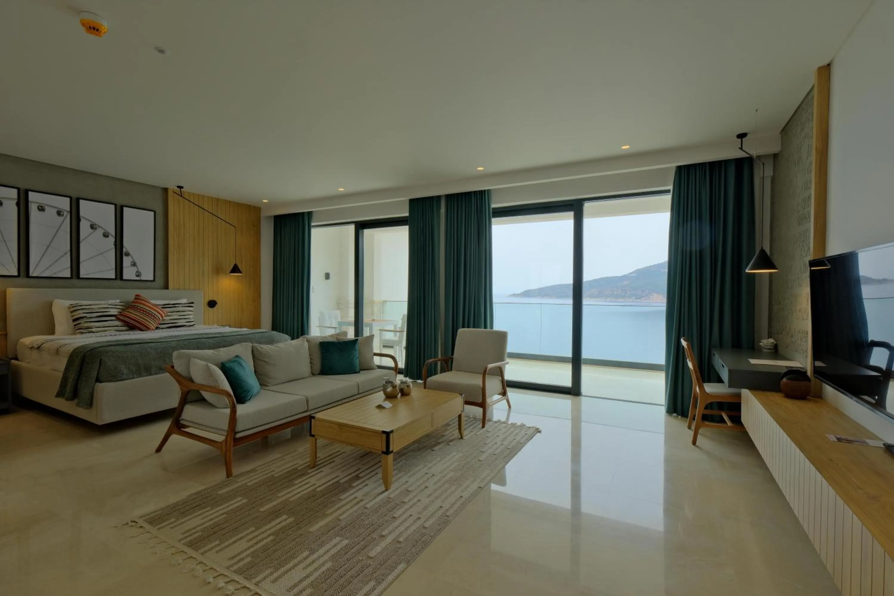 Photo of the whole room, Bed in Lures Hotel