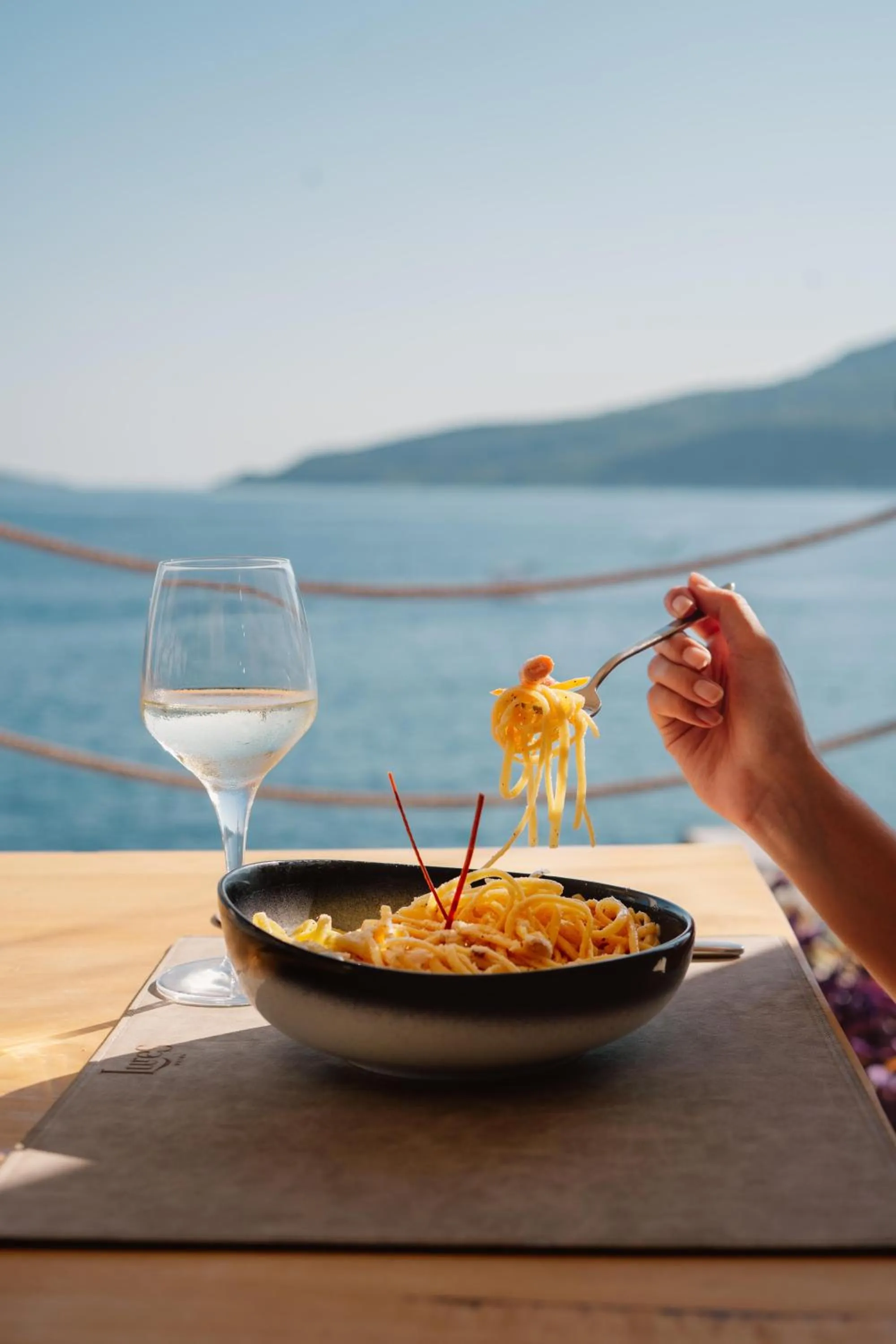 Restaurant/places to eat in Lures Hotel