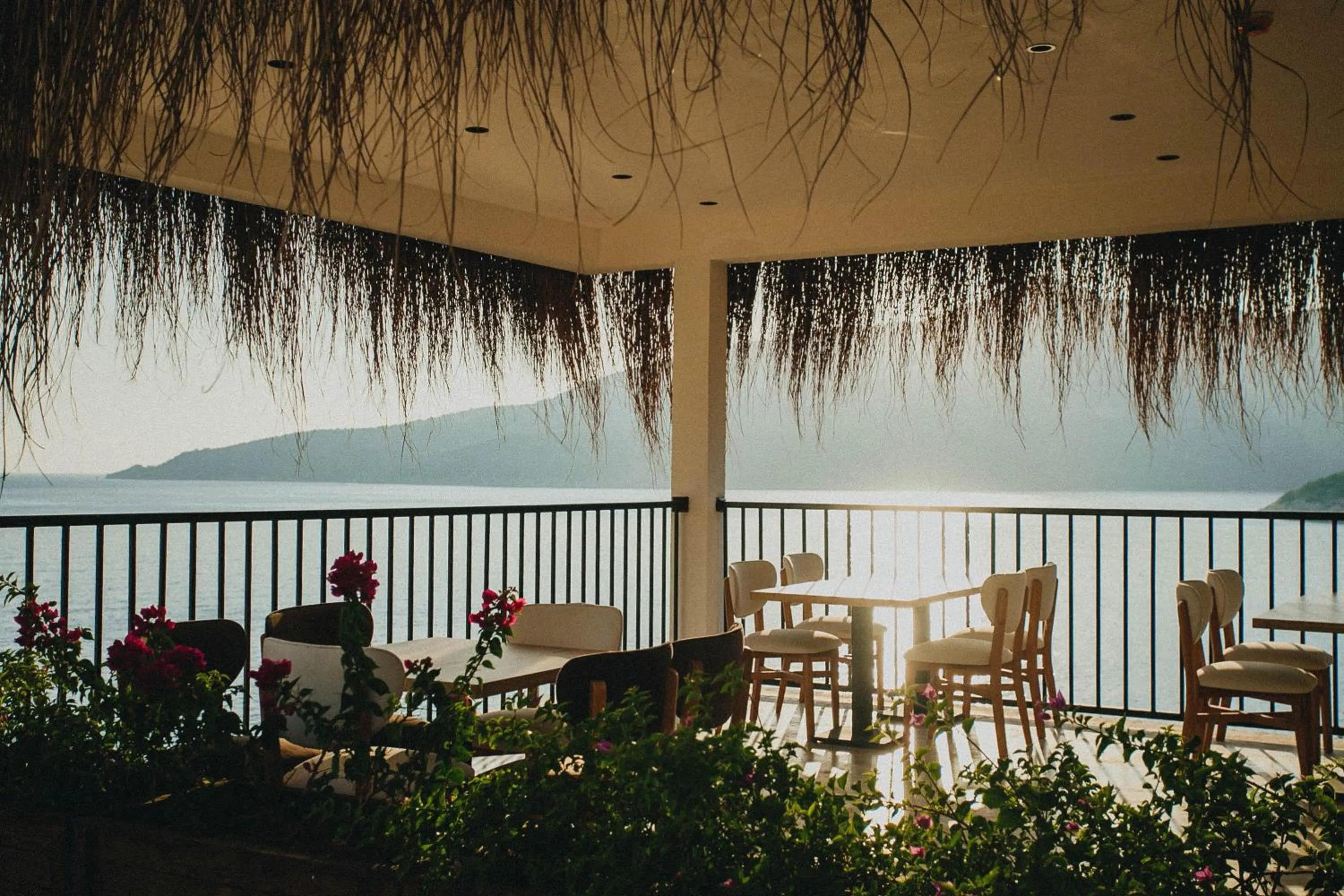 Restaurant/places to eat in Lures Hotel