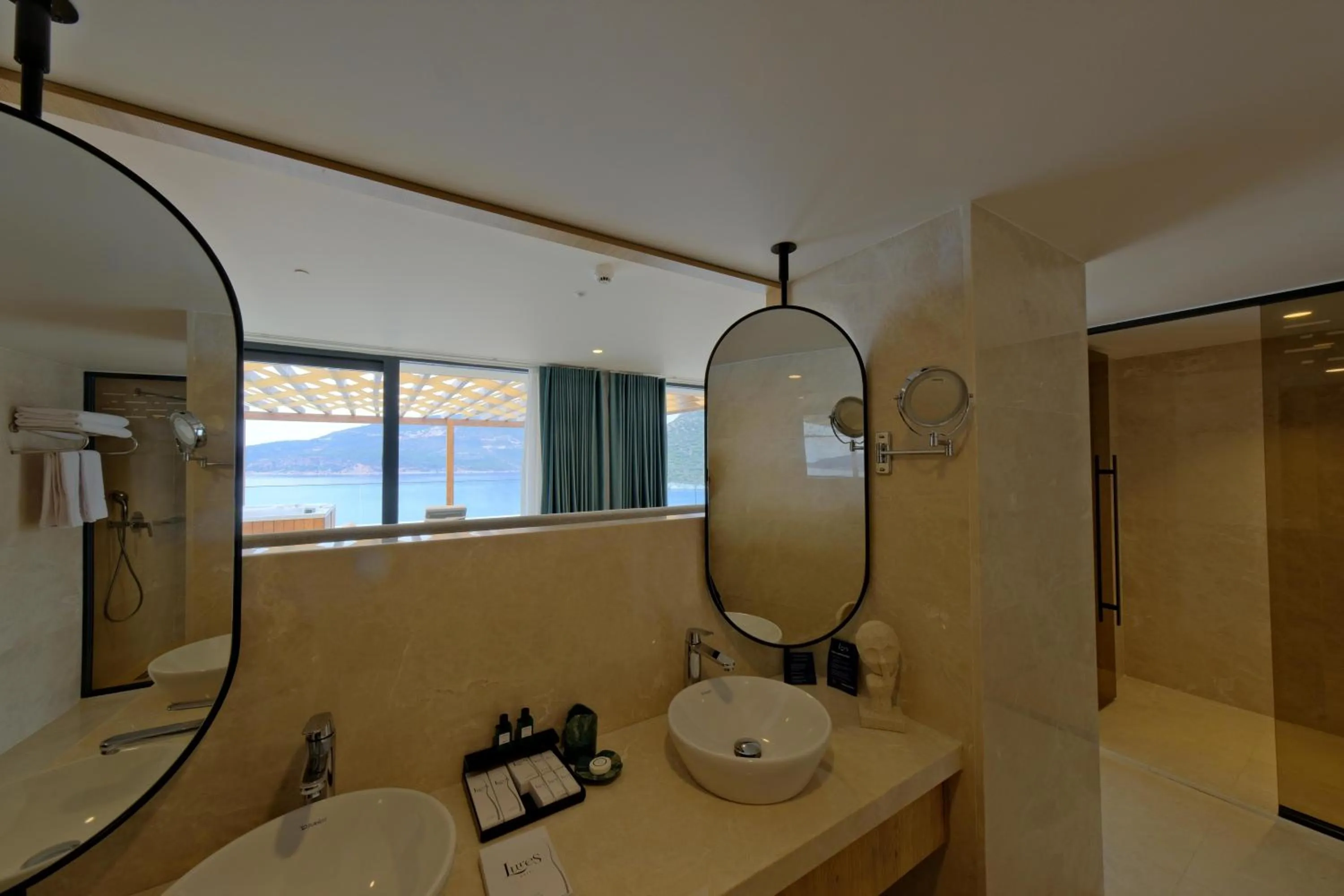 Bathroom in Lures Hotel