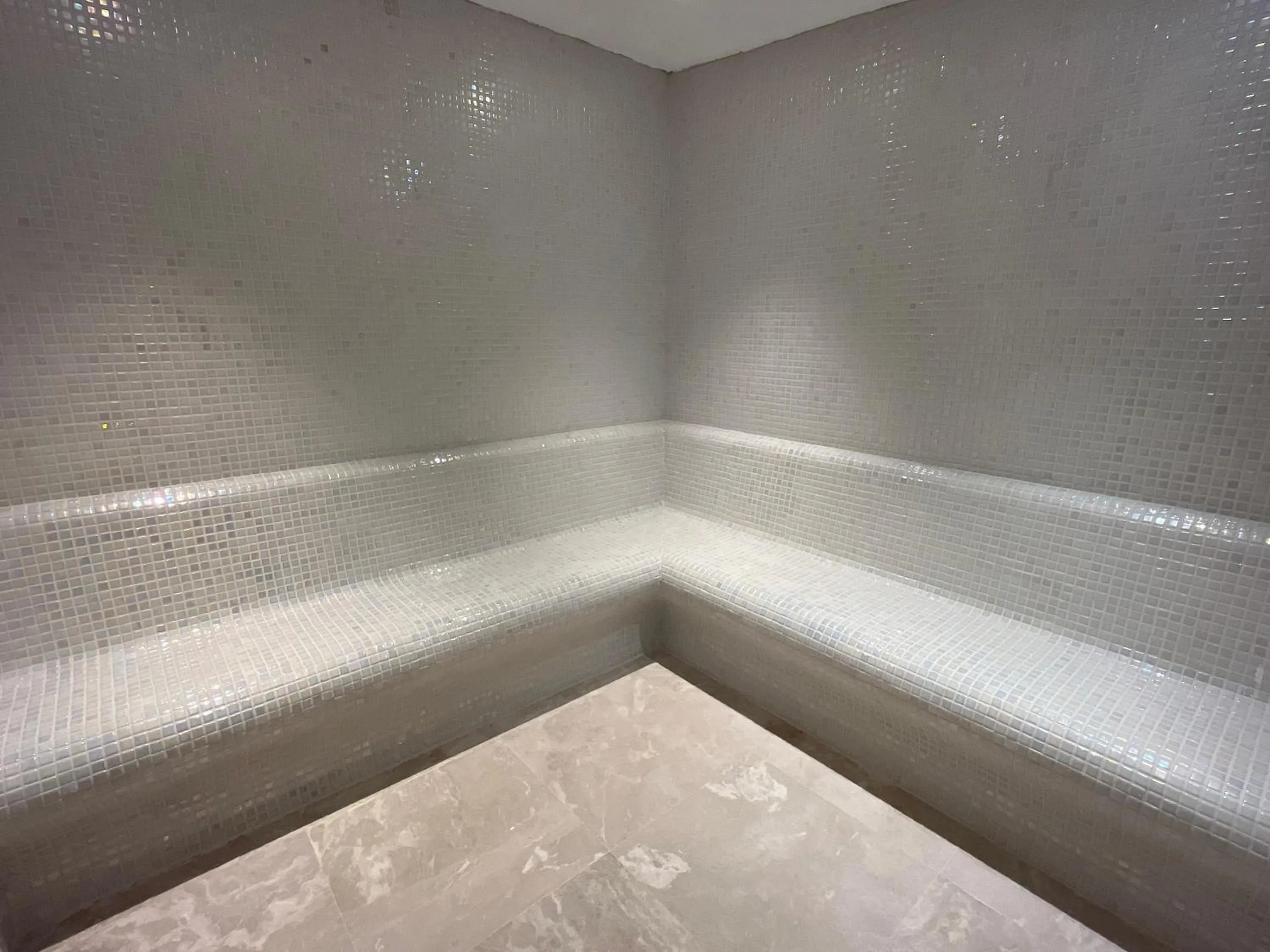 Sauna in Lures Hotel