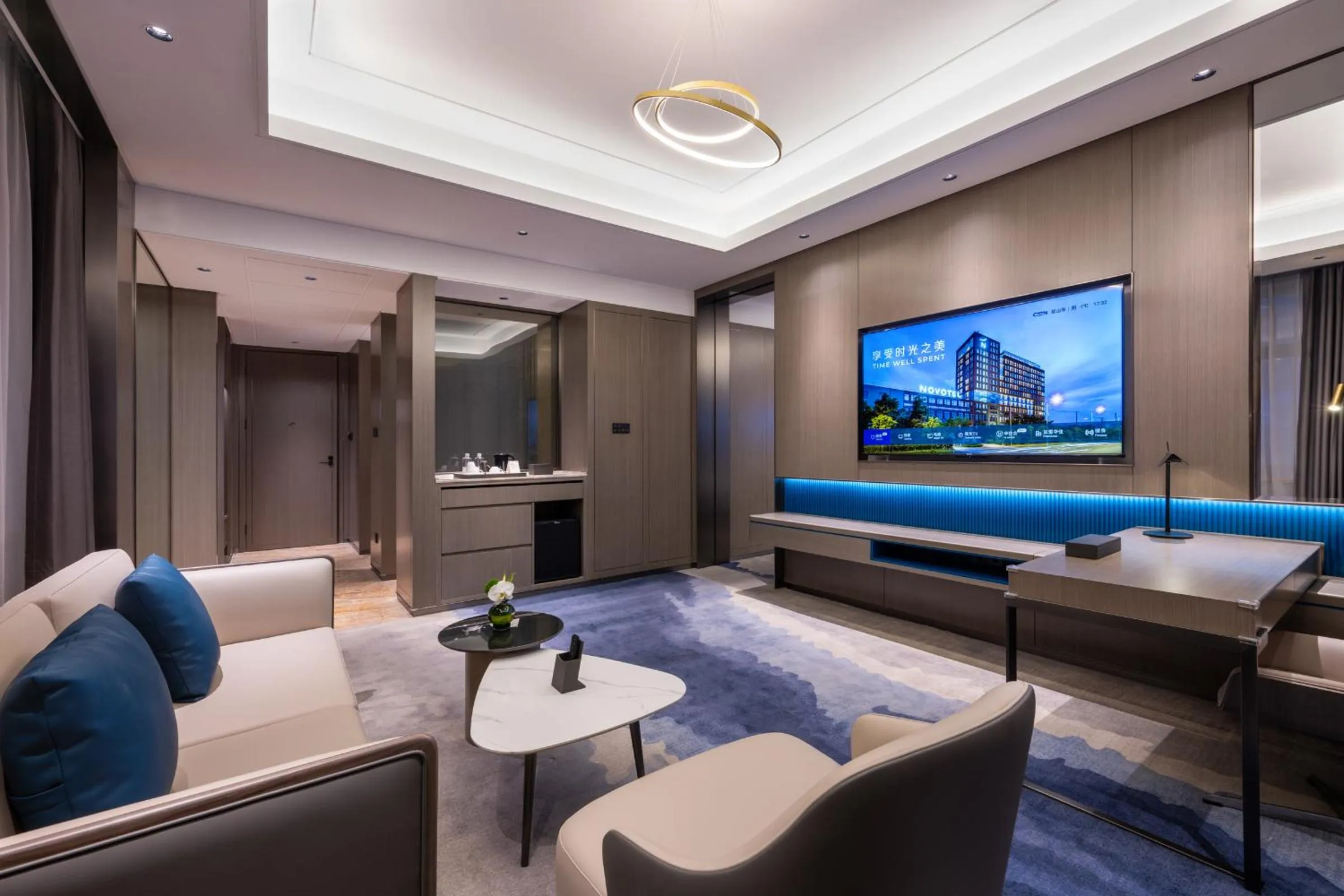 Communal lounge/ TV room in Novotel Kunshan Yangcheng Lake