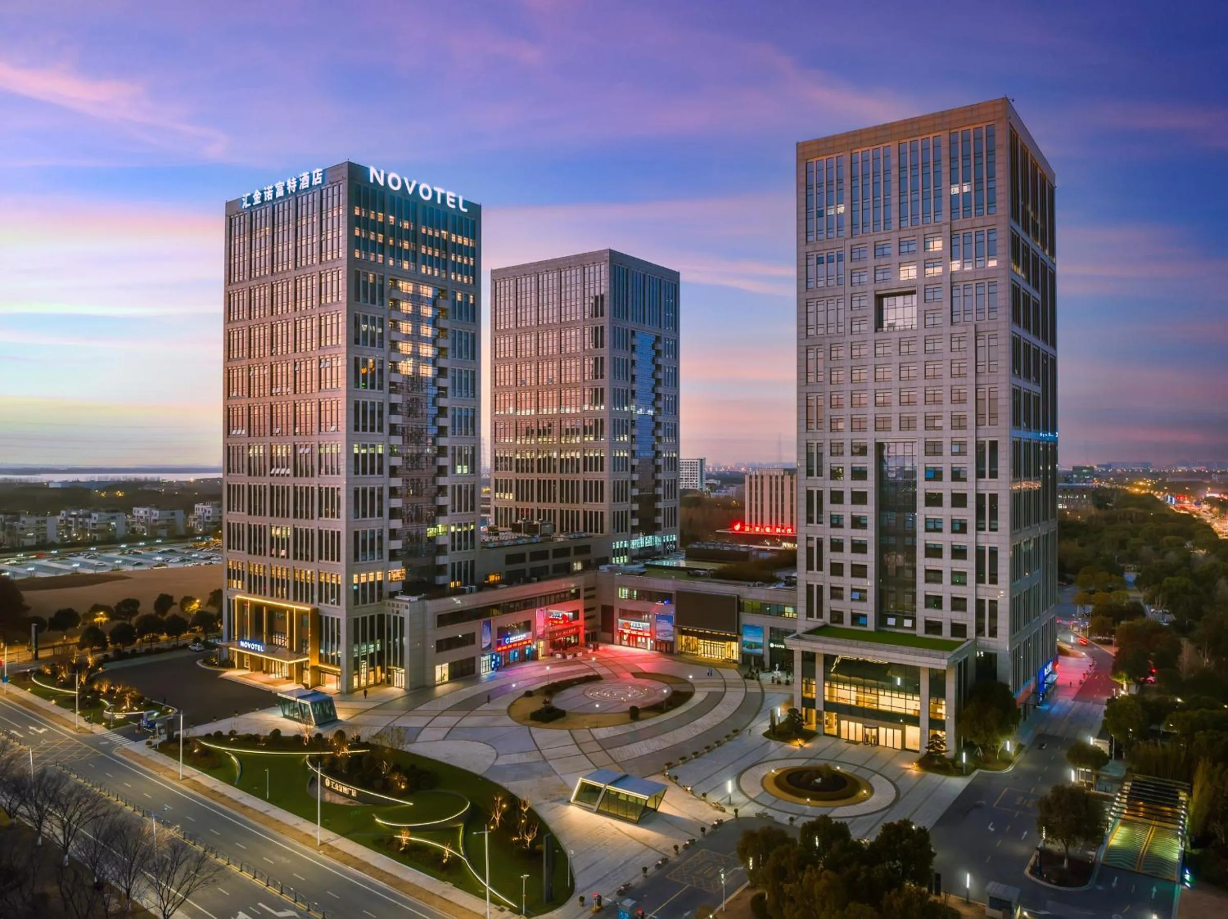 Property building in Novotel Kunshan Yangcheng Lake