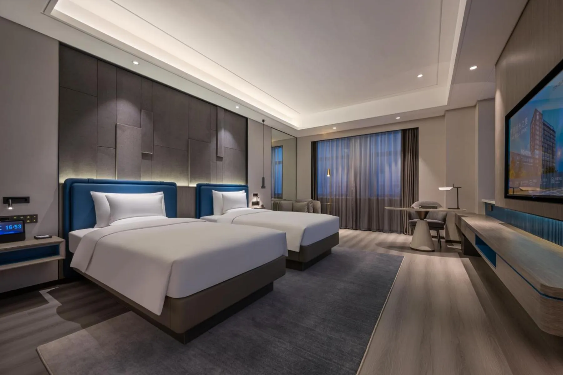 Bed in Novotel Kunshan Yangcheng Lake