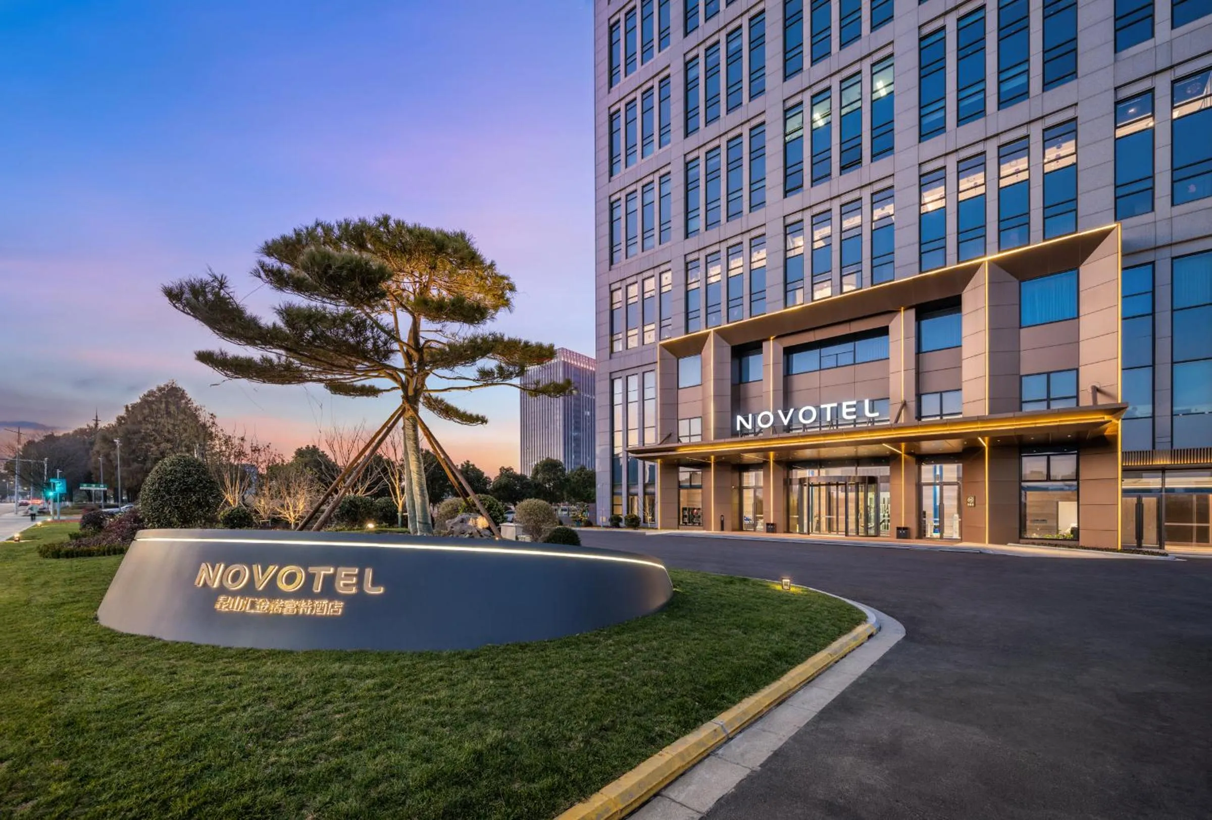 Property building in Novotel Kunshan Yangcheng Lake