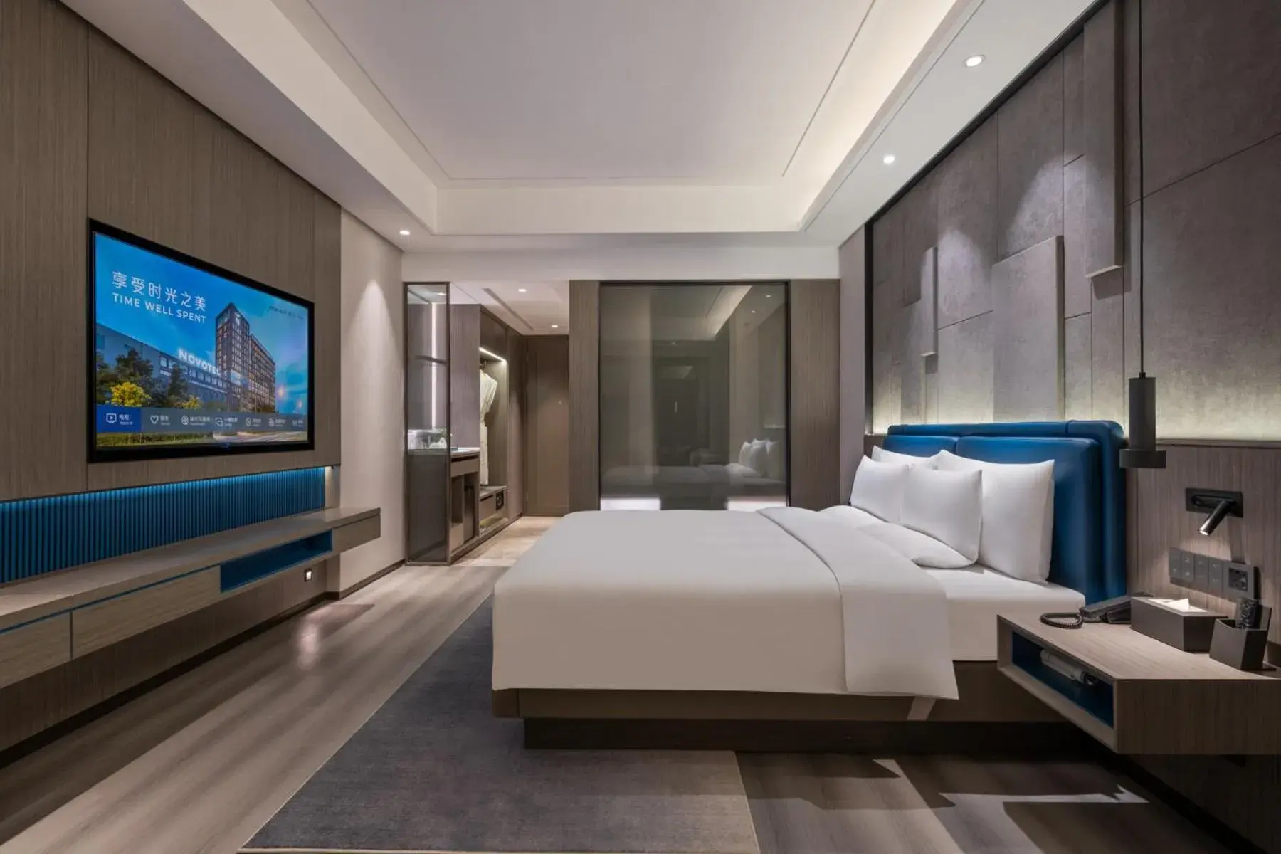 Superior Room with 1 King-size Bed in Novotel Kunshan Yangcheng Lake Superior Room with 1 King-size Bed in Novotel Kunshan Yangcheng Lake