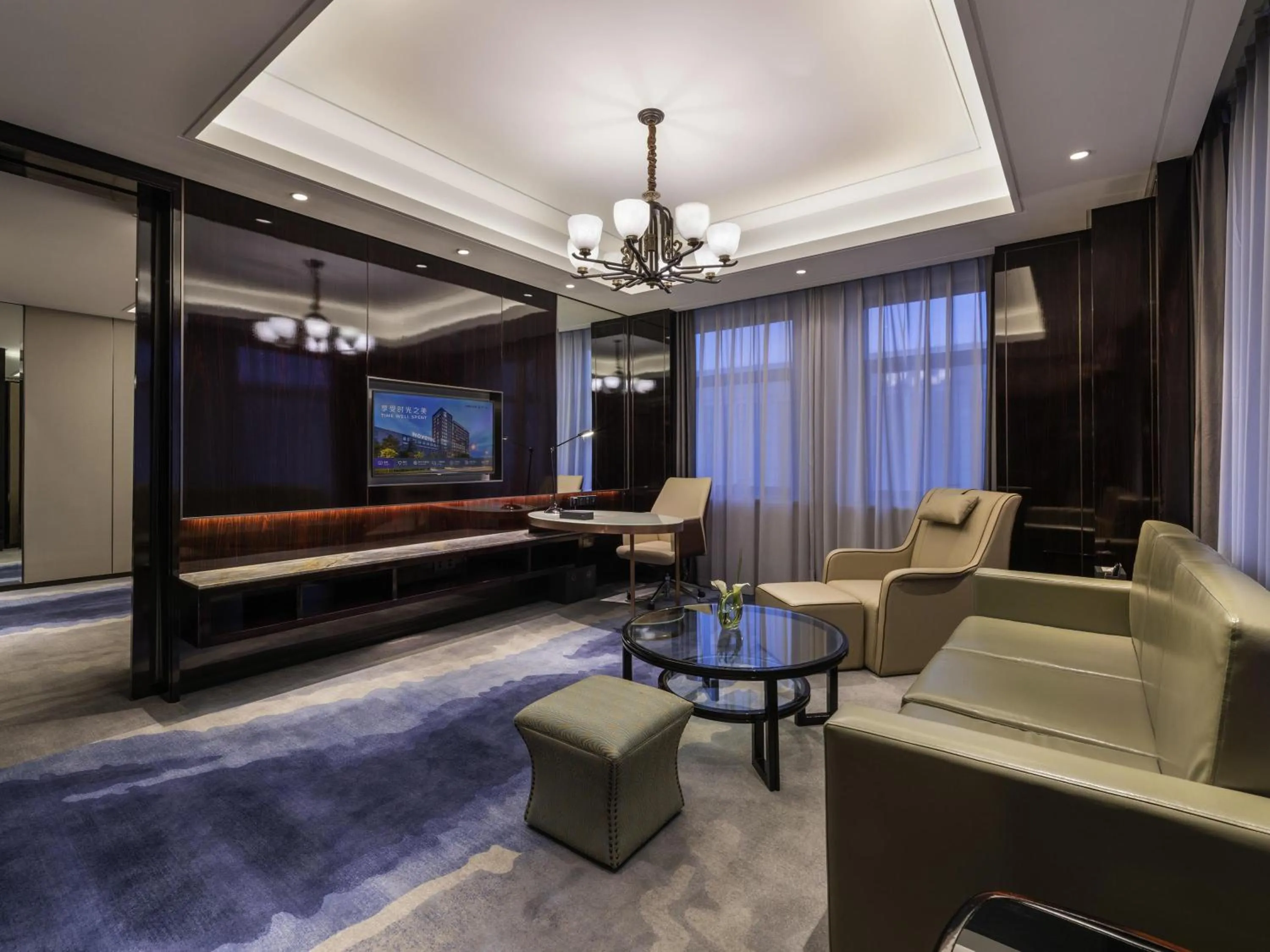 Photo of the whole room in Novotel Kunshan Yangcheng Lake