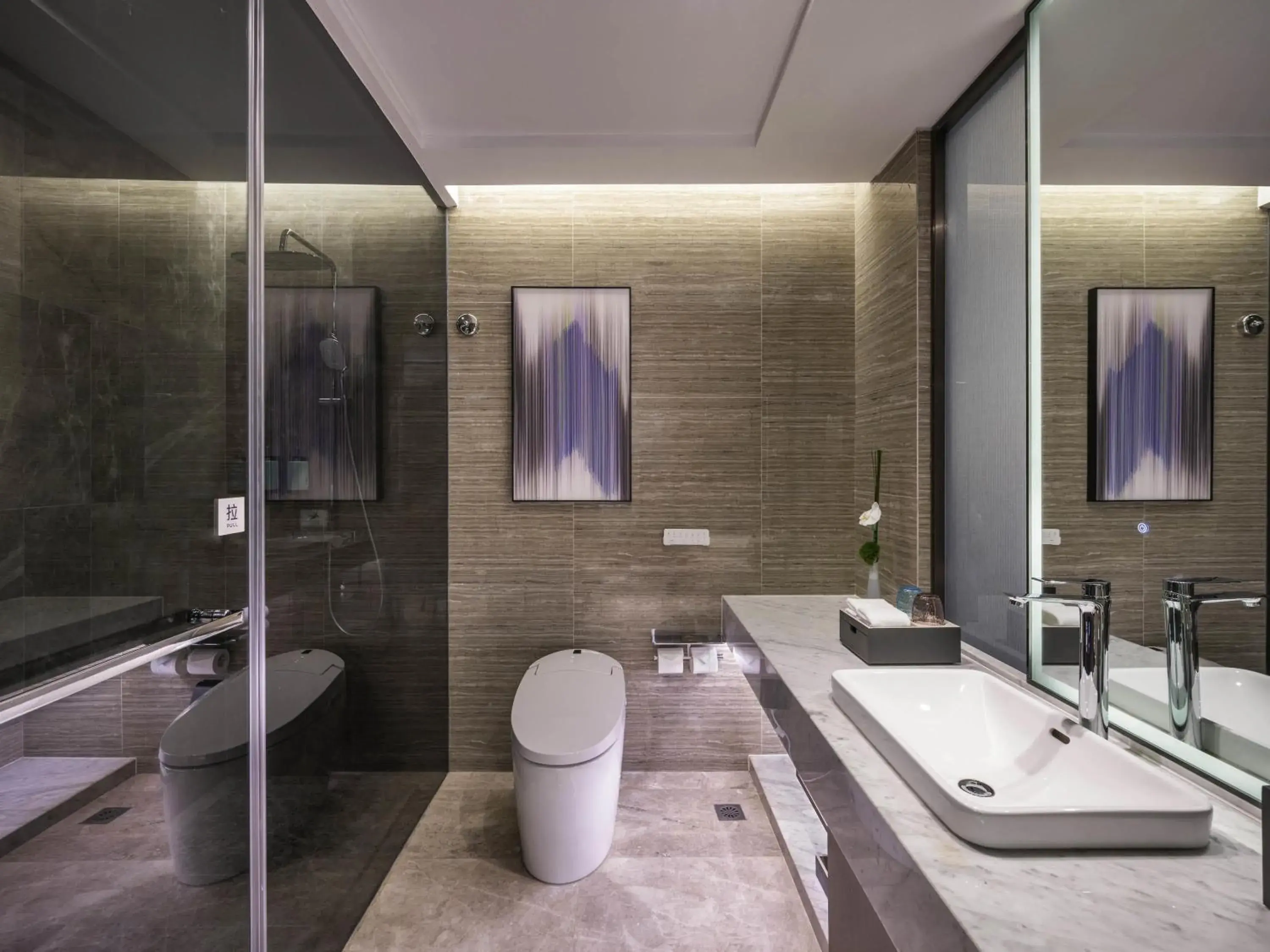 Deluxe King Room in Novotel Kunshan Yangcheng Lake Deluxe King Room in Novotel Kunshan Yangcheng Lake