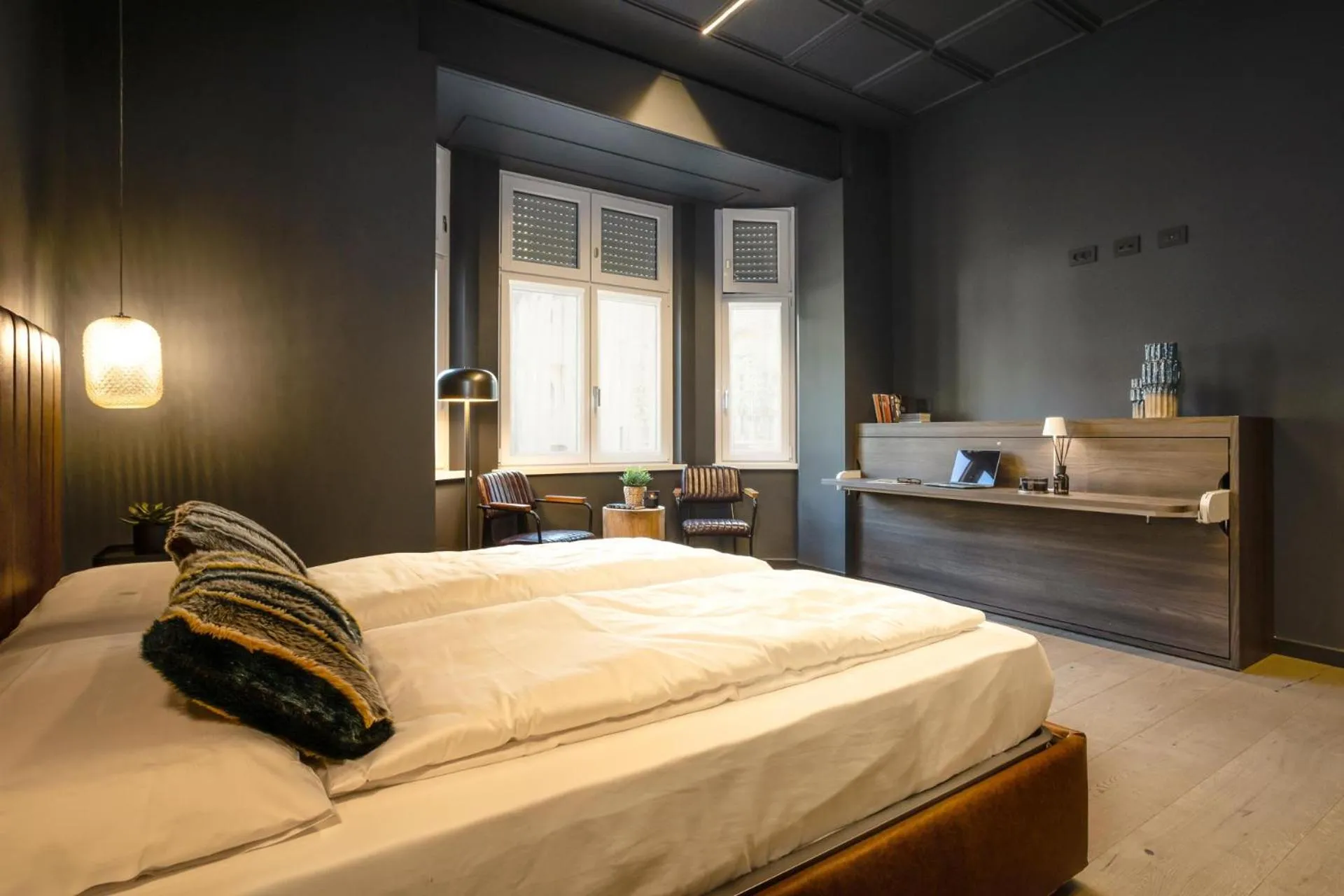 Bedroom, Bed in AR Prestige Penthouse - TriBeCa Loft