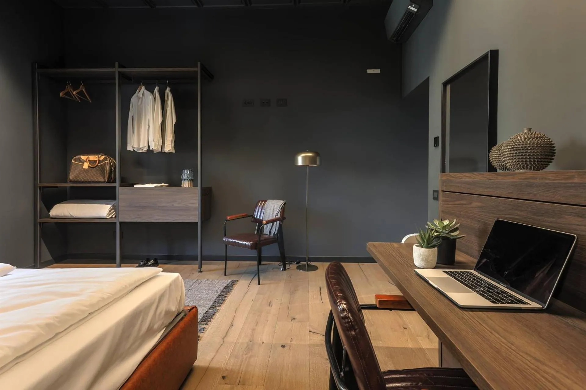 Bedroom, Bed in AR Prestige Penthouse - TriBeCa Loft