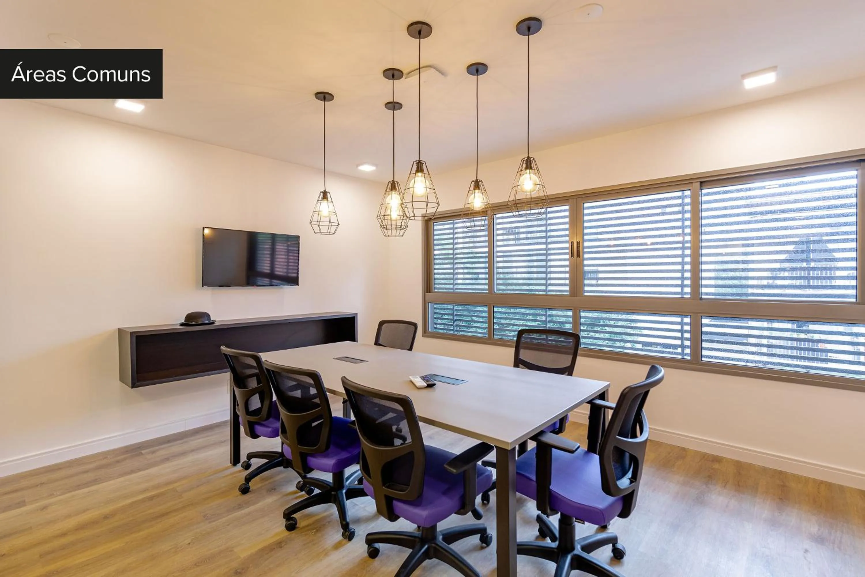 Communal lounge/ TV room in Smart Charlie Parque Augusta Mackenzie