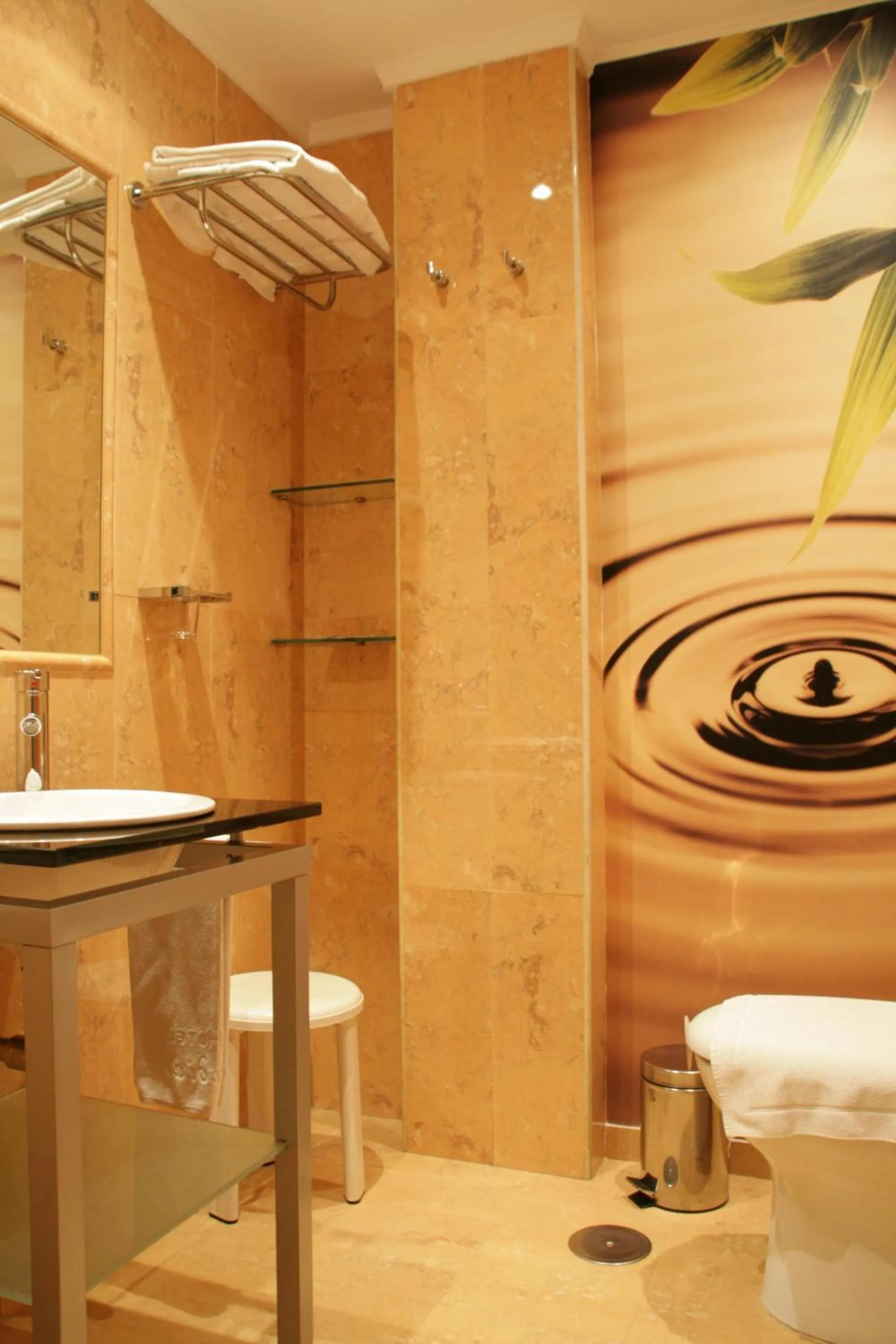 Bathroom in Hotel Indiana