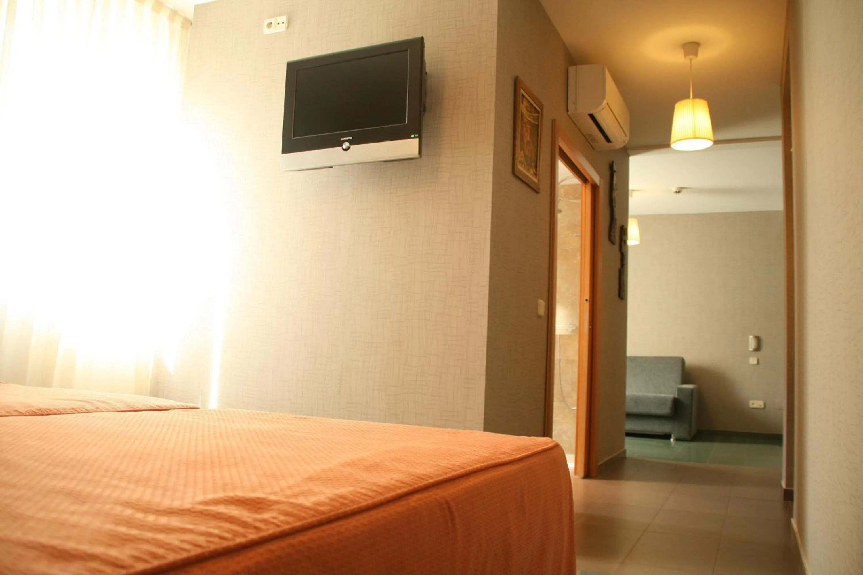 Photo of the whole room, Bed in Hotel Indiana