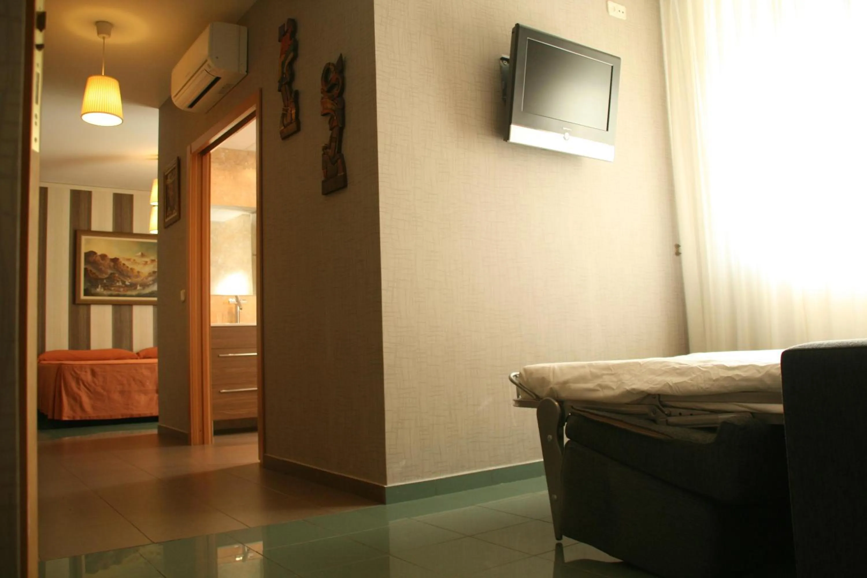 Photo of the whole room, Bed in Hotel Indiana