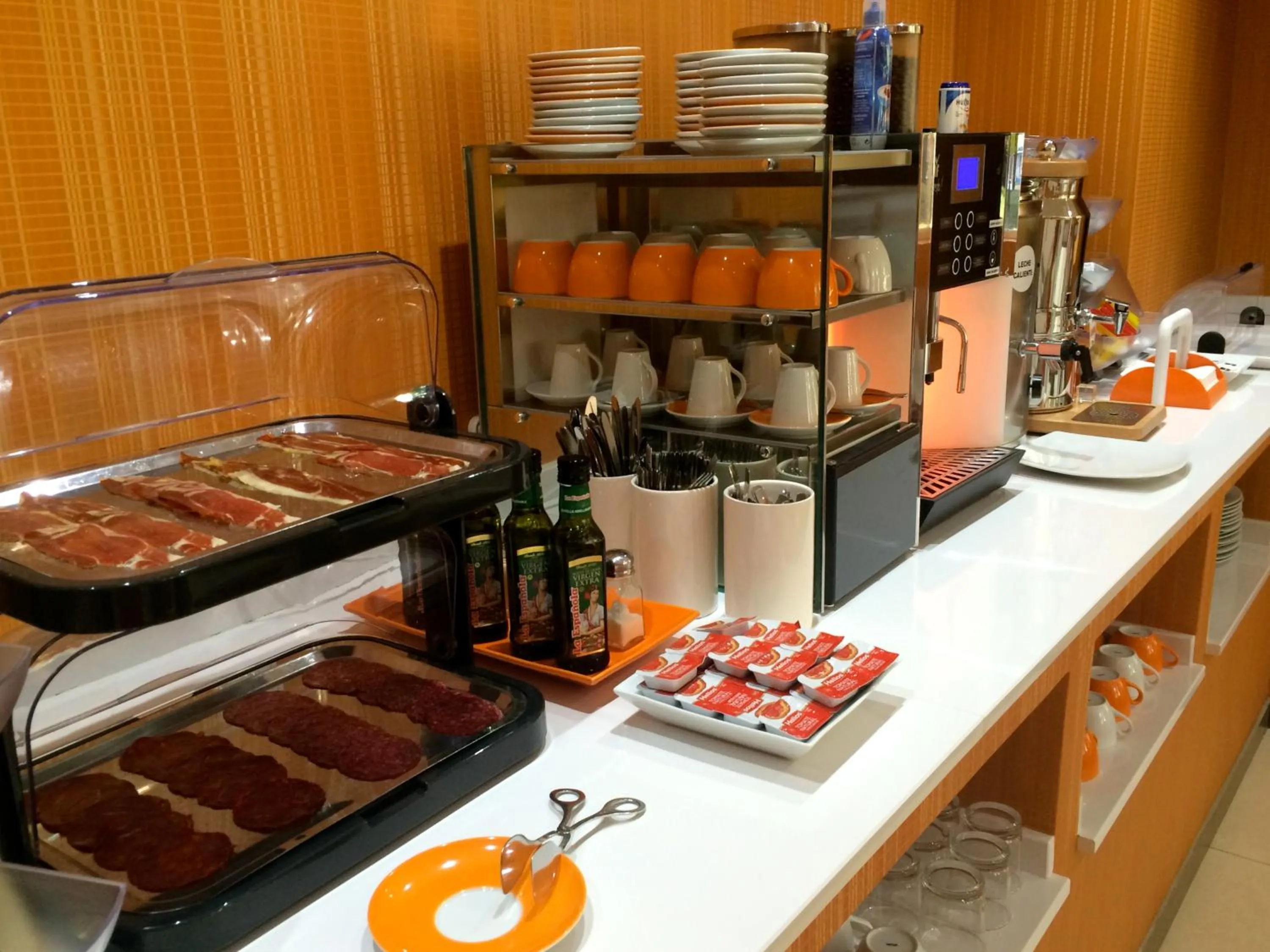 Continental breakfast in Hotel Indiana