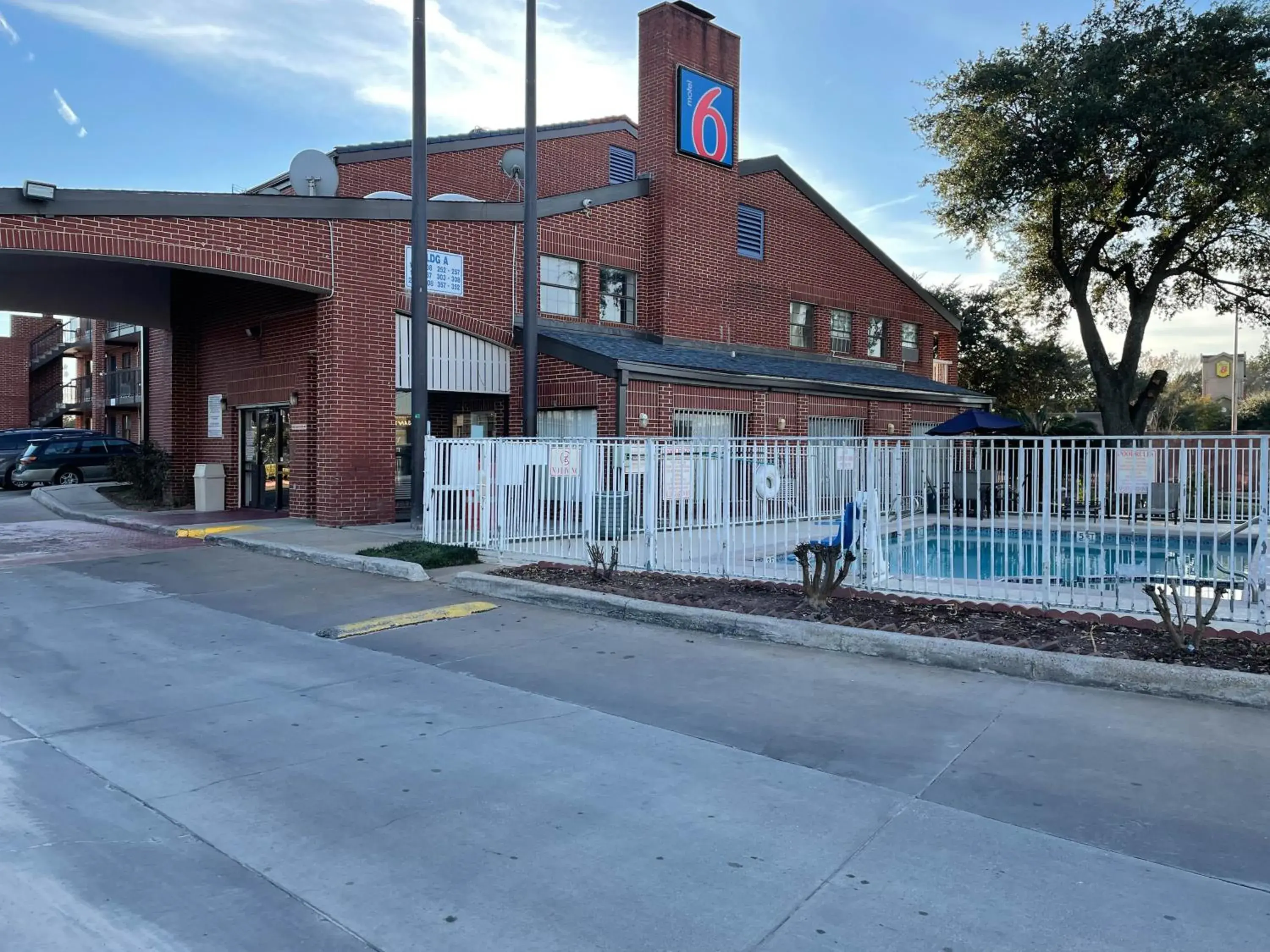 Property building in Studio 6 Houston TX Brookhollow Property building in Studio 6 Houston TX Brookhollow