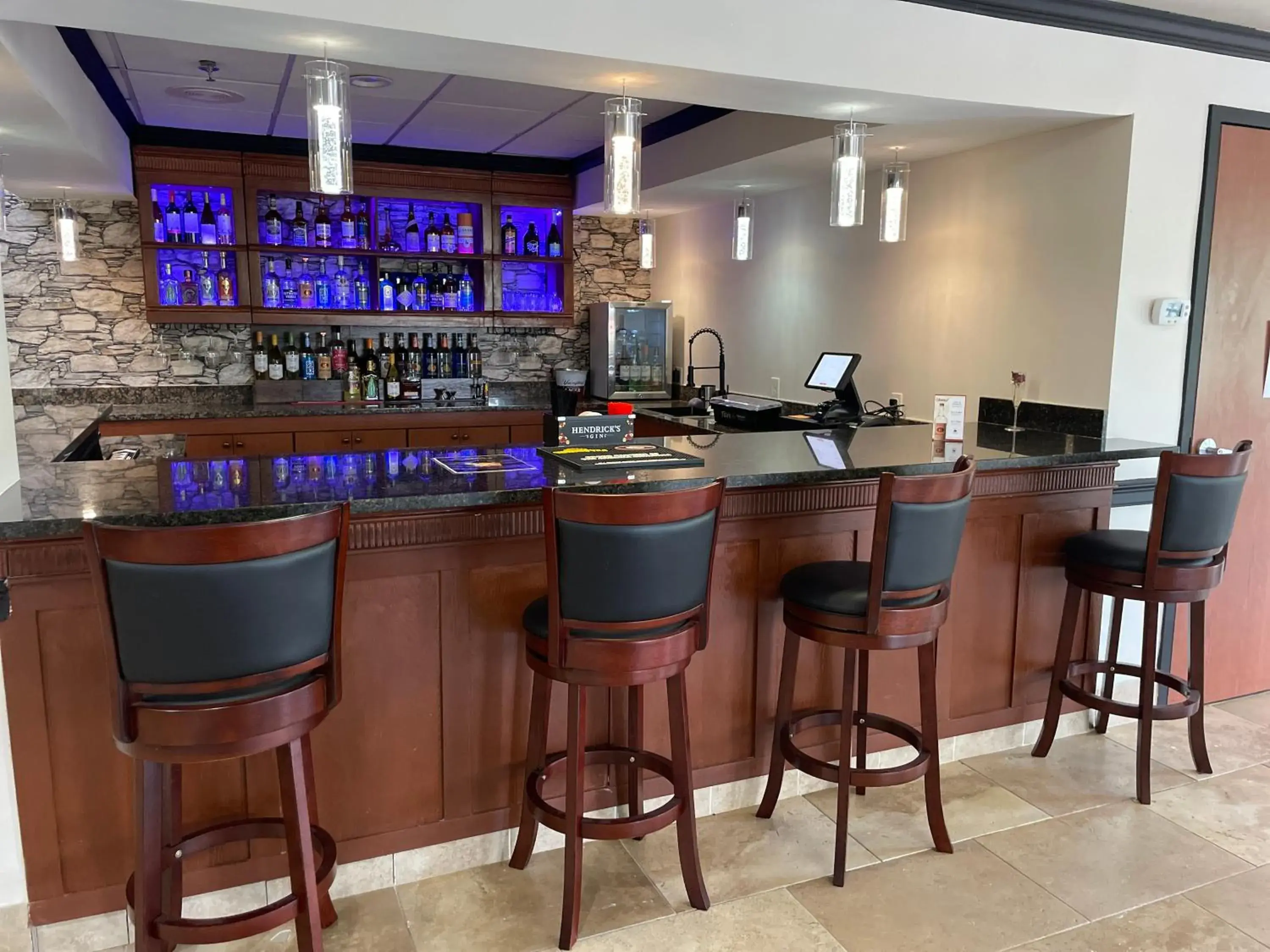 Lounge or bar in THE PARAGON of Golden Isles Lounge or bar in THE PARAGON of Golden Isles