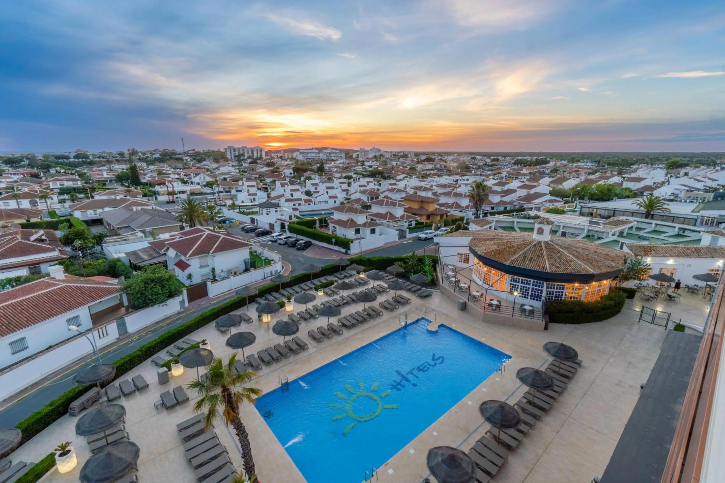 Swimming pool in Ohtels Carabela