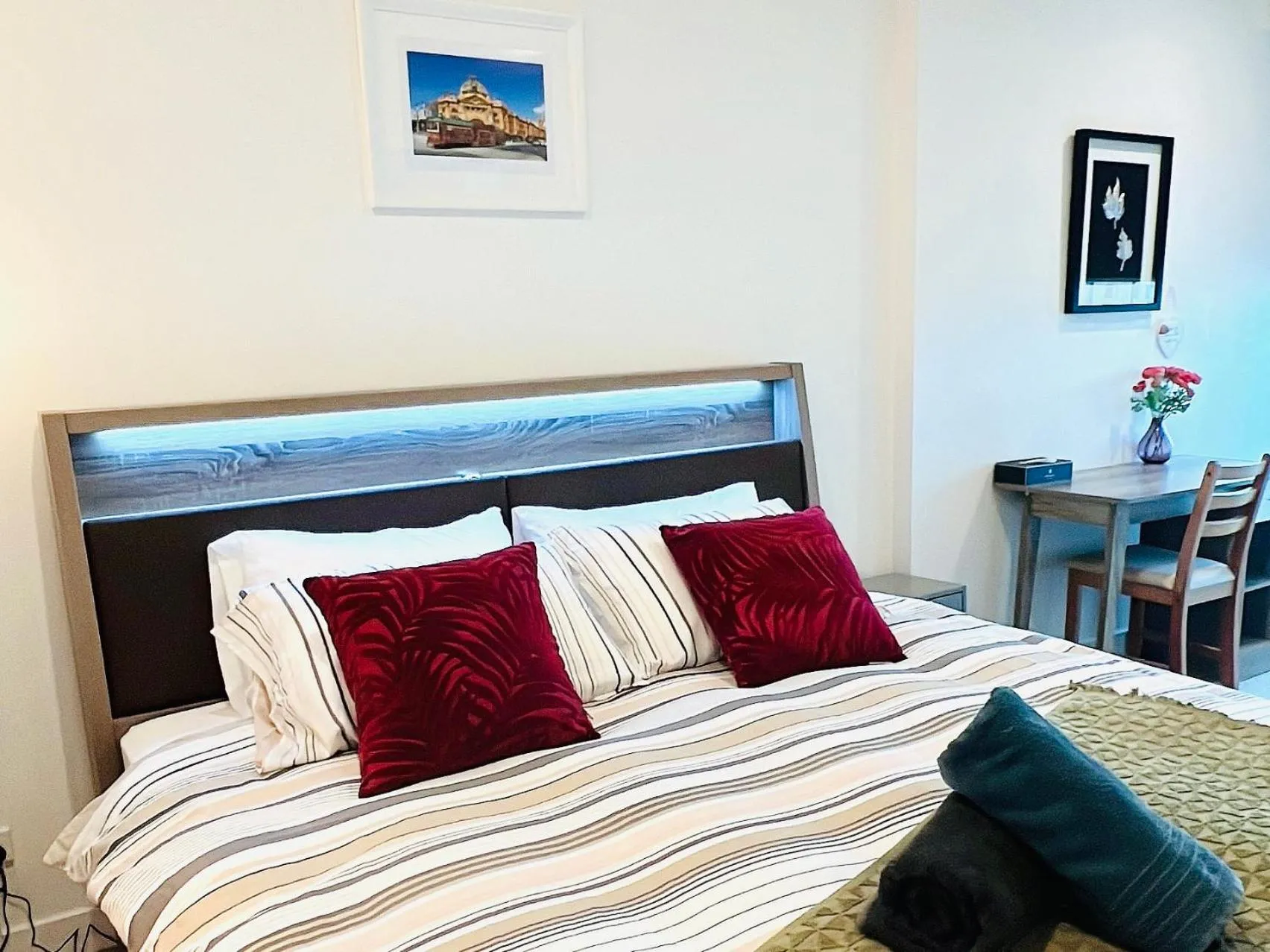 Bed in Sweet Home Apartment North Melbourne