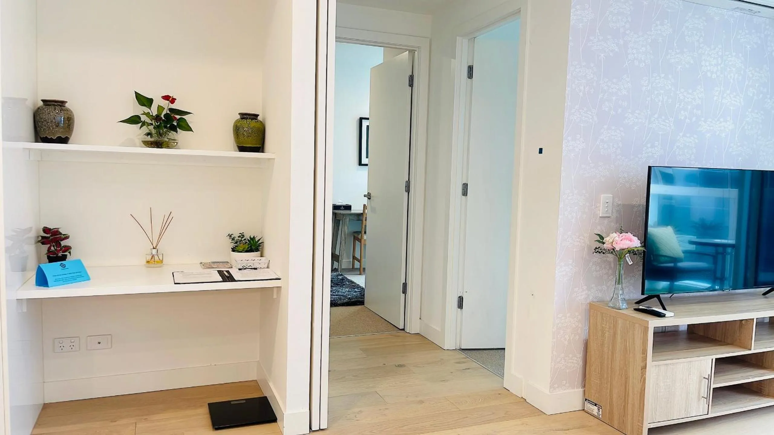 TV and multimedia in Sweet Home Apartment North Melbourne