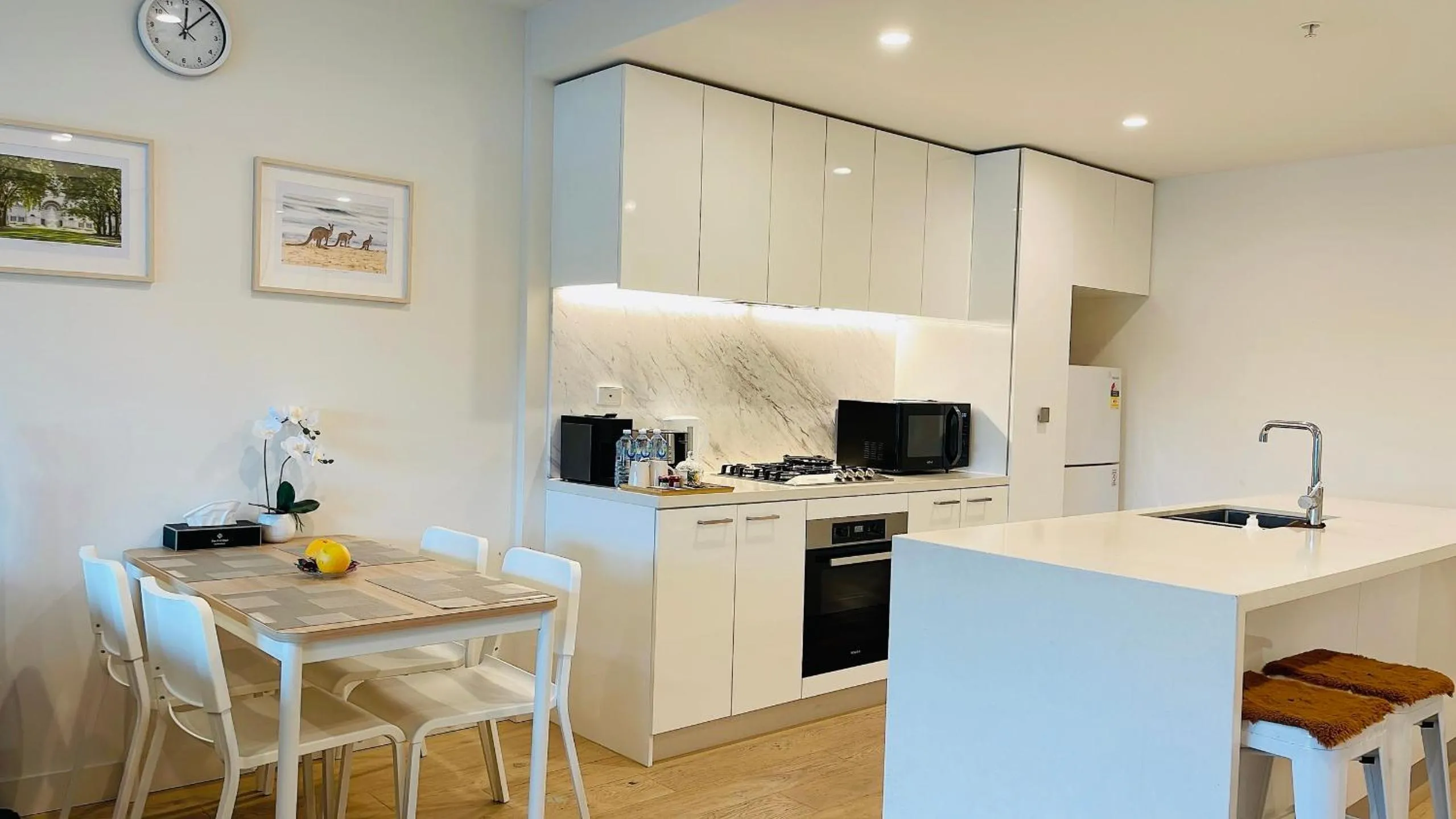 Kitchen or kitchenette in Sweet Home Apartment North Melbourne
