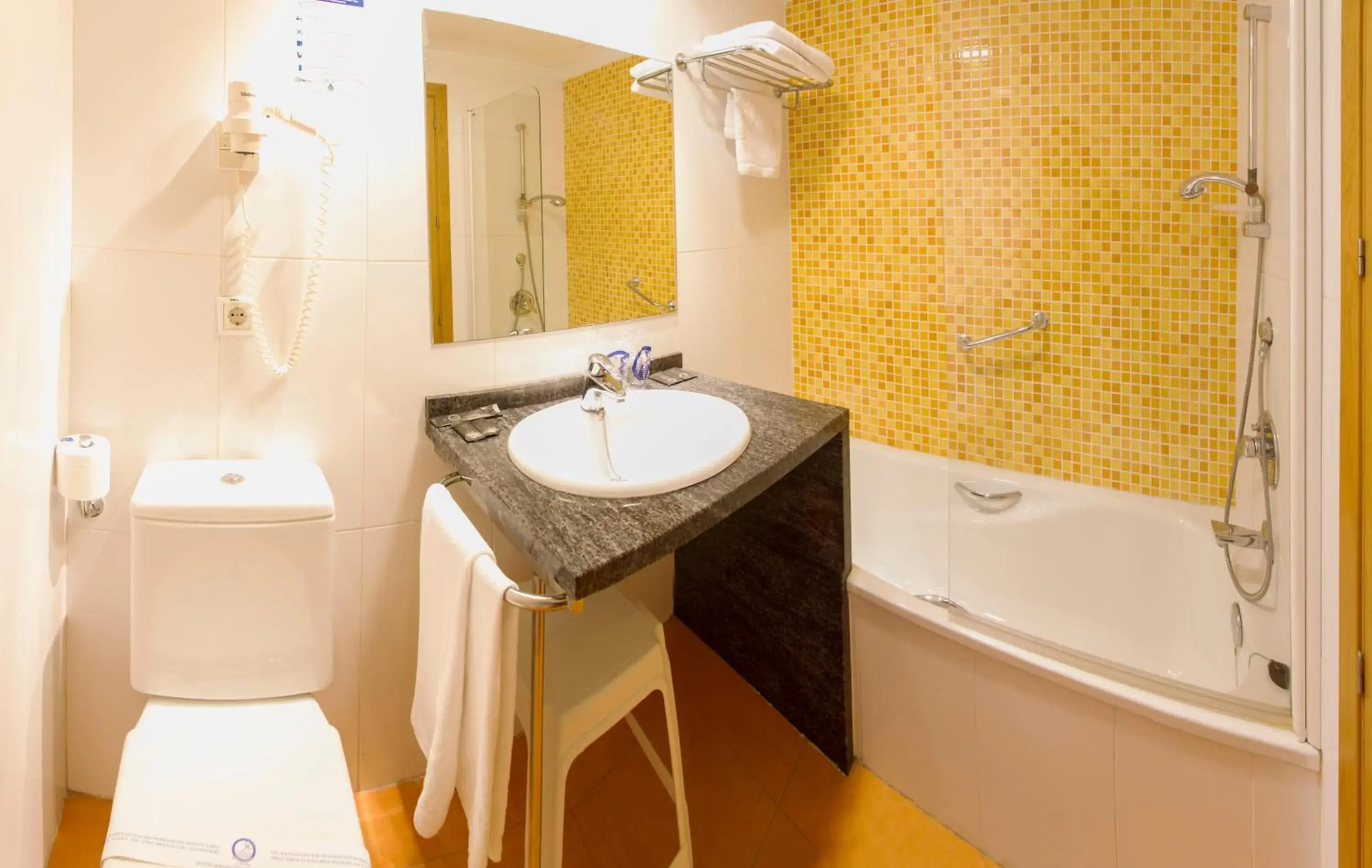 Bathroom in Hotel Playas de Guardamar Bathroom in Hotel Playas de Guardamar