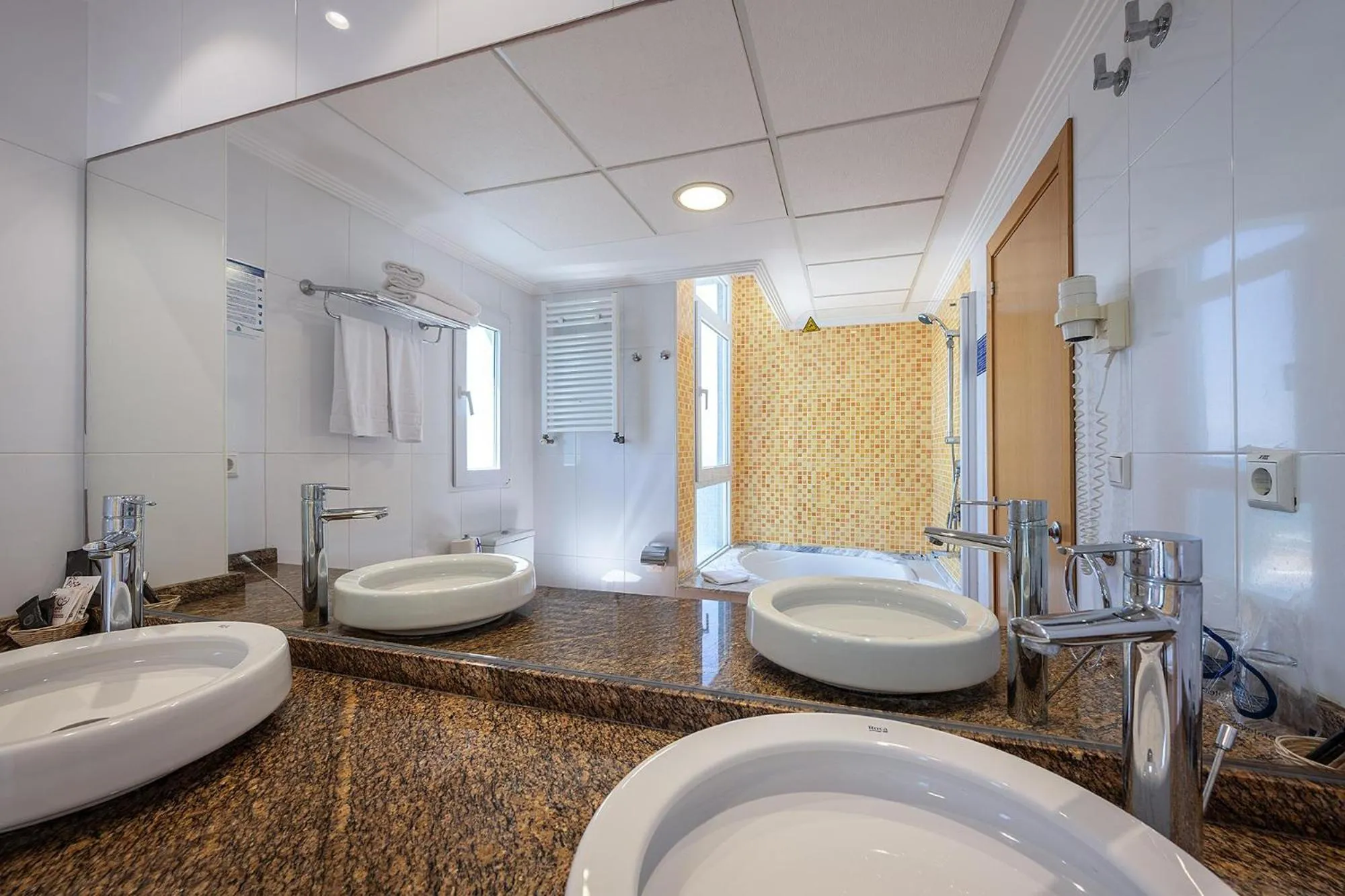 Bathroom in Hotel Playas de Guardamar