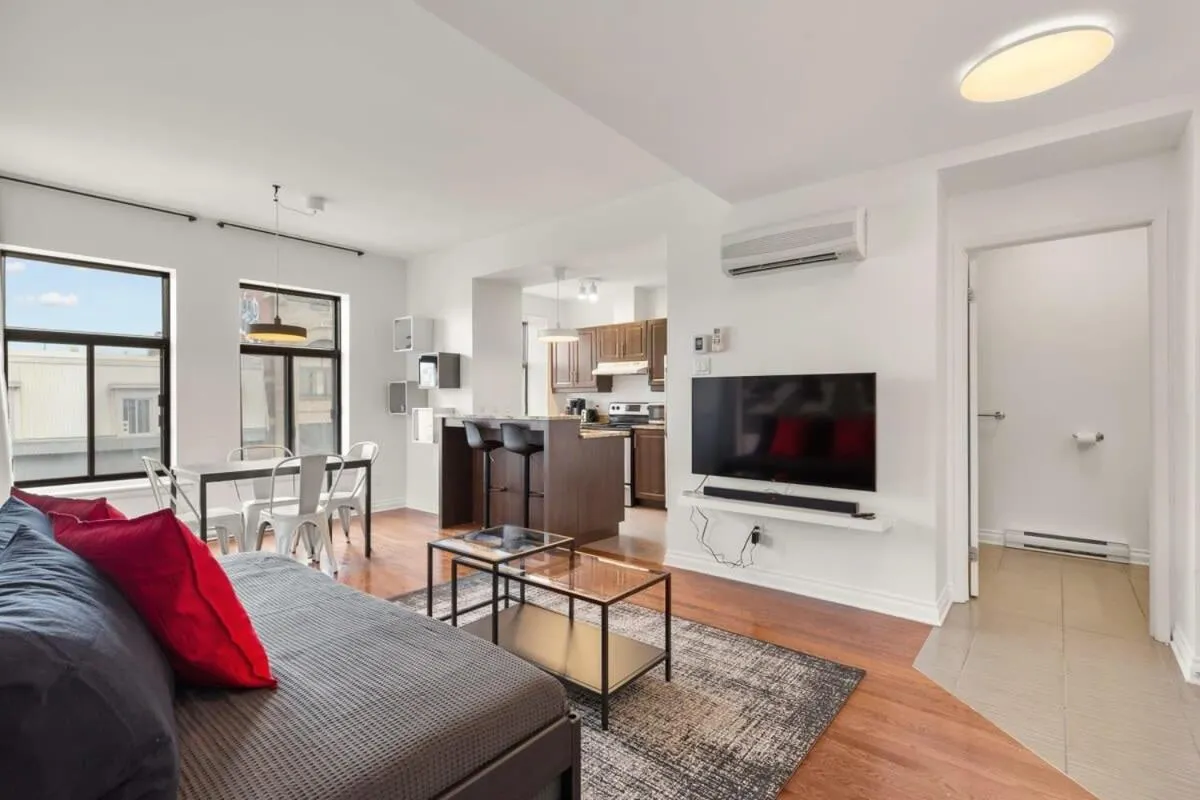 M11 The LEGO Suite 2BRSofaBed in Prime Location