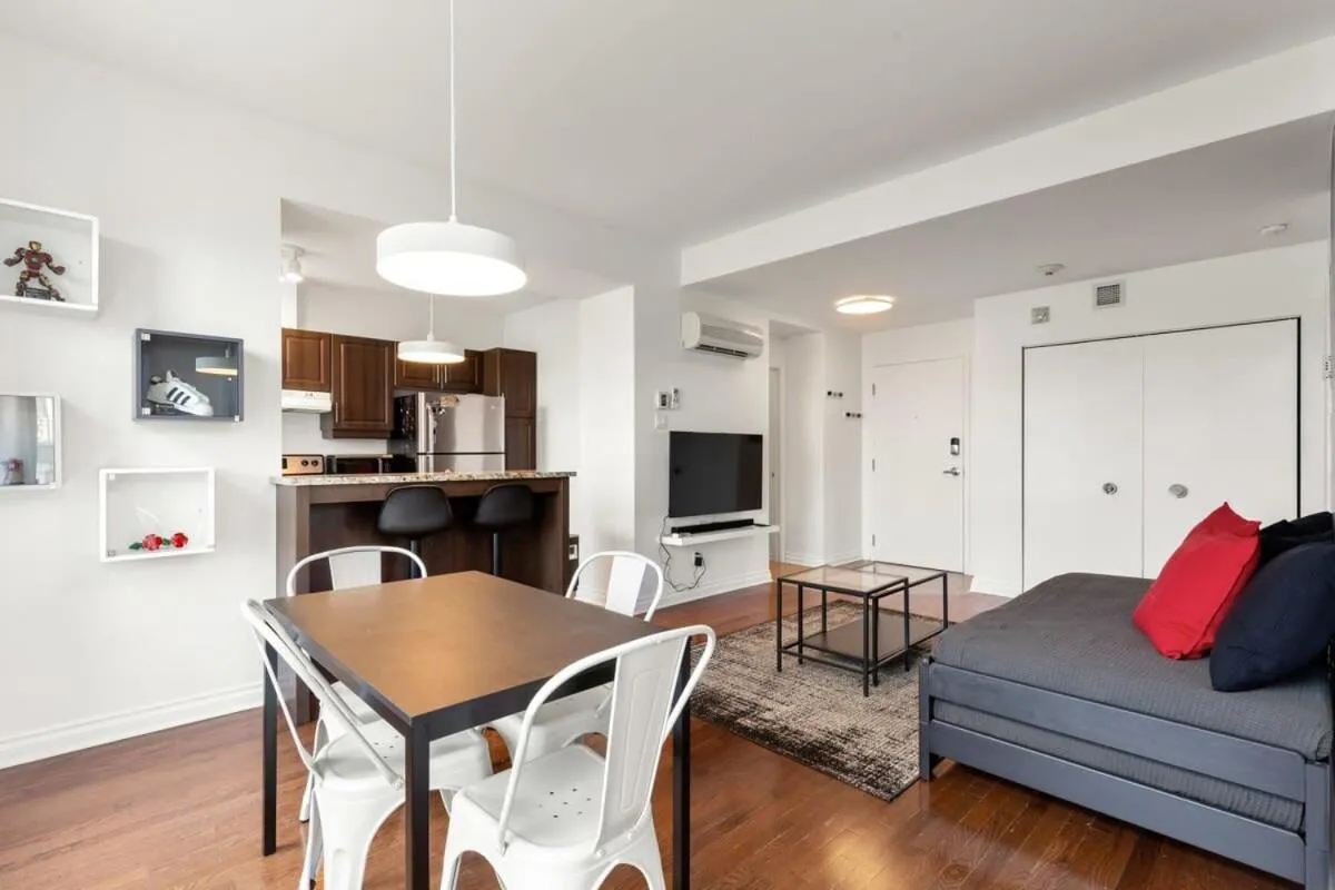 M11 The LEGO Suite 2BRSofaBed in Prime Location