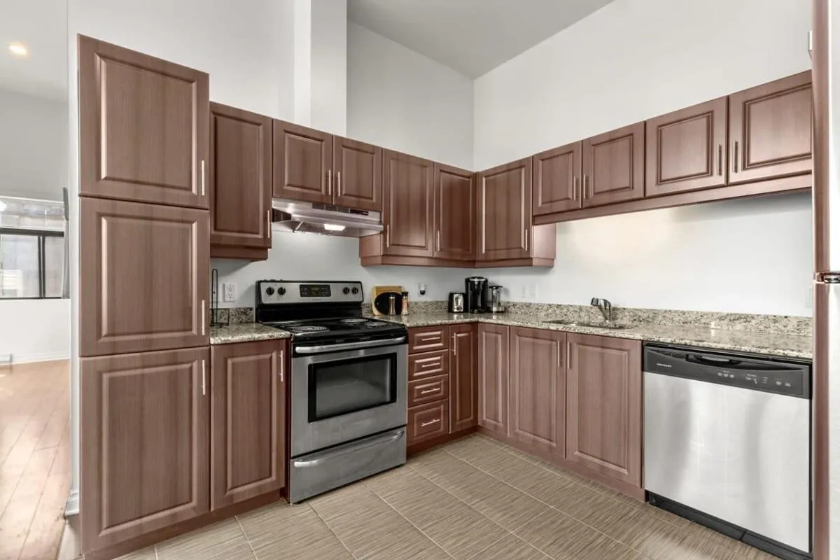 M11 The Simpsons Suite 3BR in The Heart of MTL