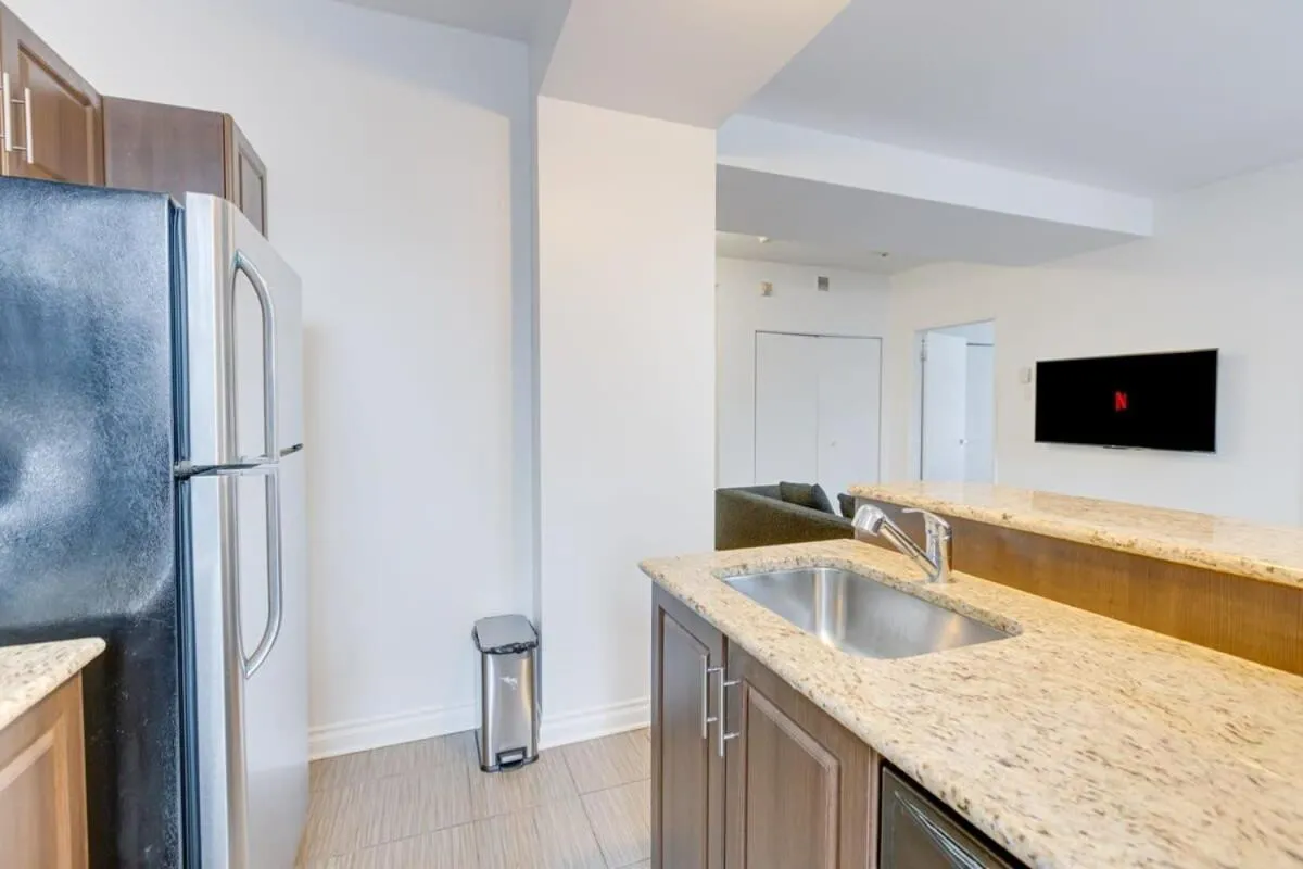 M11 Gorgeous Bright Corner 2BR in Heart of MTL