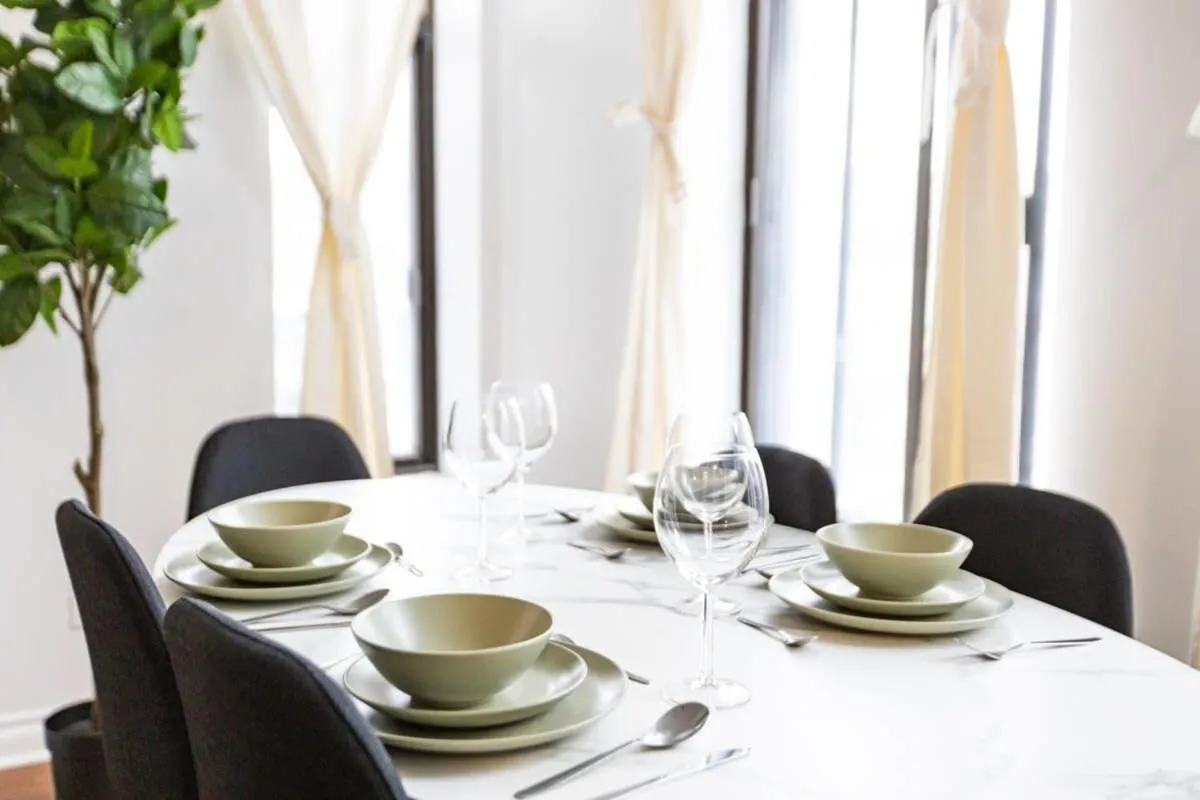 M11 Gorgeous Bright Corner 2BR in Heart of MTL