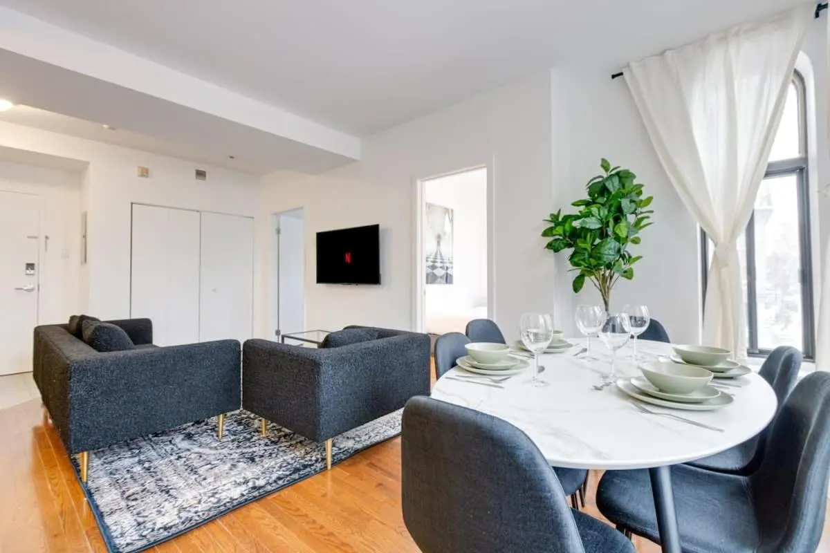 M11 Gorgeous Bright Corner 2BR in Heart of MTL