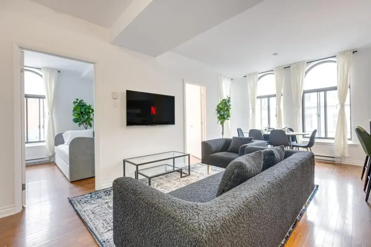 M11 Gorgeous Bright Corner 2BR in Heart of MTL M11 Gorgeous Bright Corner 2BR in Heart of MTL