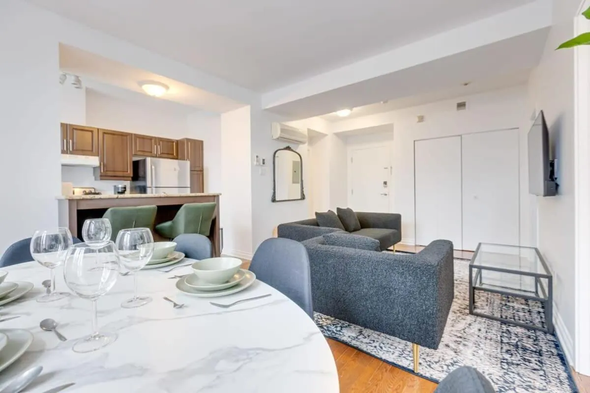 M11 Gorgeous Bright Corner 2BR in Heart of MTL