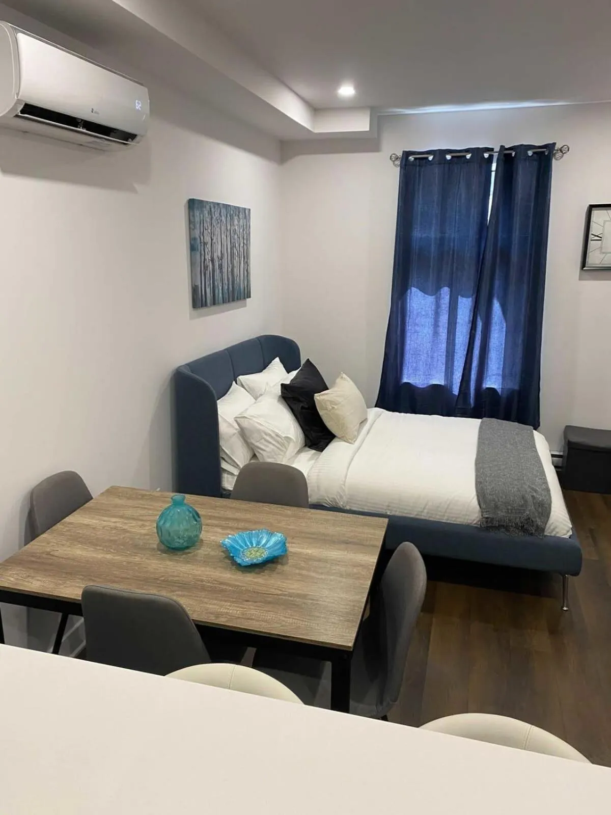 Bed in M11 Upscale Comfy Studio wAC in Perfect Location