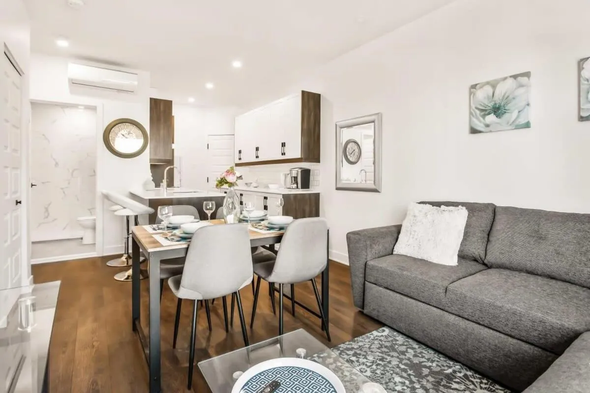 M11Upscale 1BR Sofabed in heart PlateauMile-end