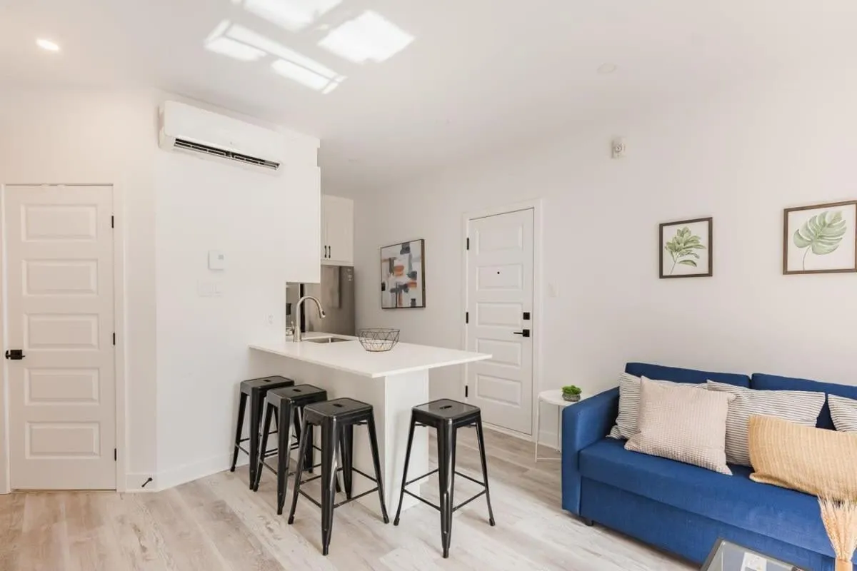 M11 Gorgeous Modern 2BRSofaBedHeart of Plateau