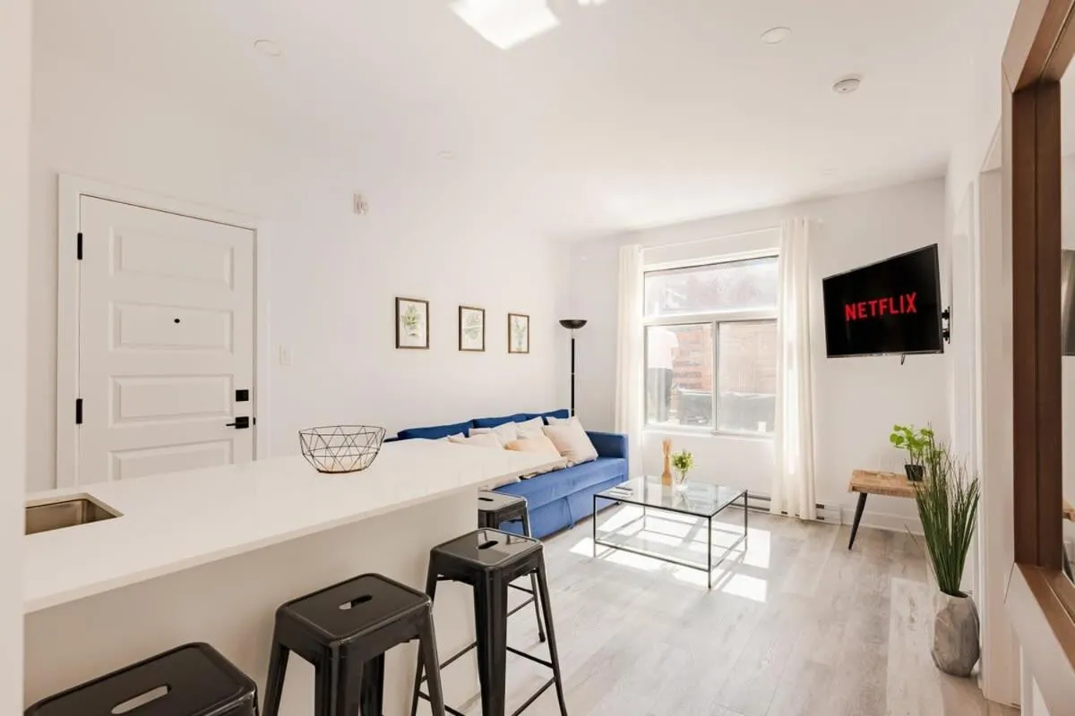 M11 Gorgeous Modern 2BRSofaBedHeart of Plateau