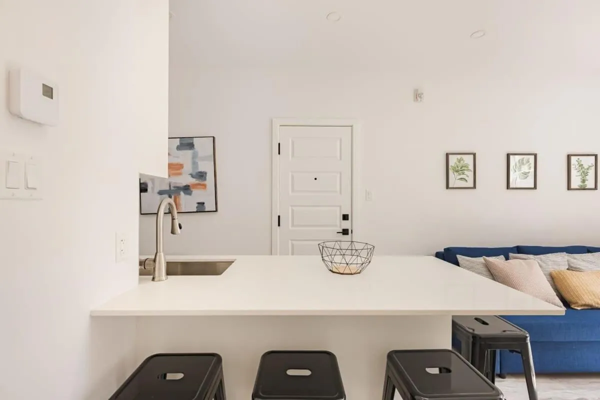 M11 Luxury 2BR Sofa Bed in the Heart of PlateauMile-End