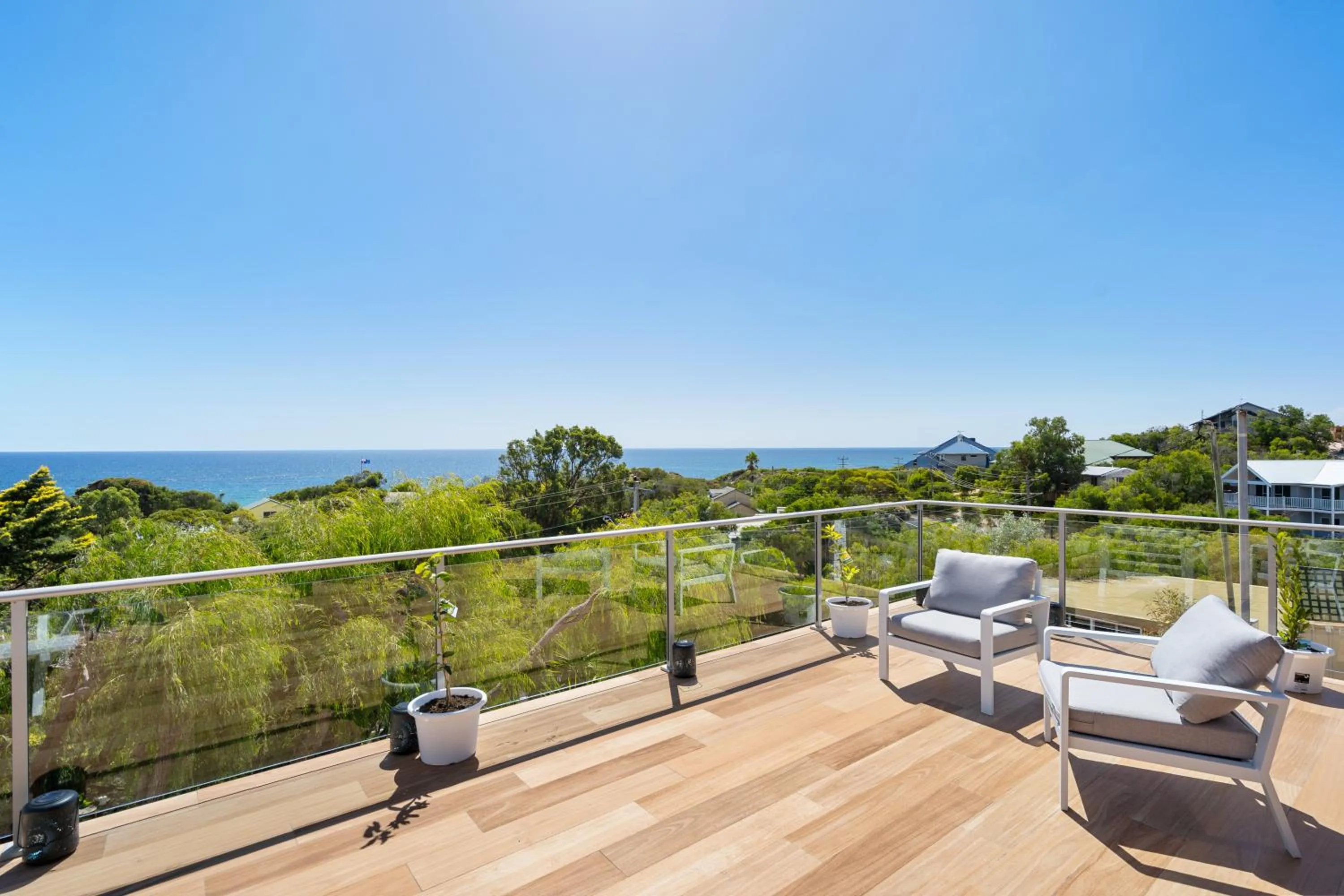 Oceanview Manor by "Peppy Beach Retreats" - Two Houses in One with Panoramic Views
